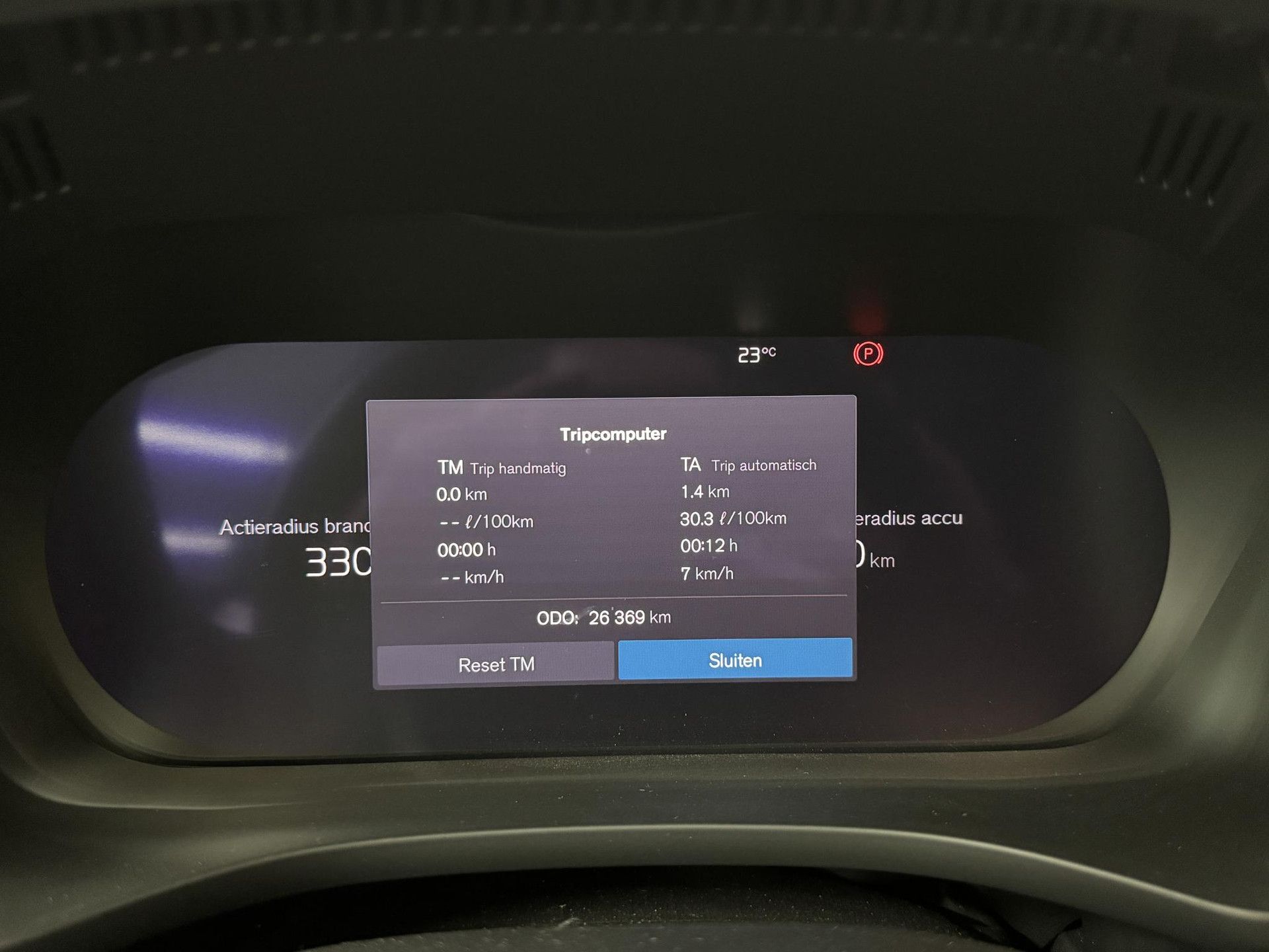 Volvo XC60 met kenteken Z-712-DB – dashboard