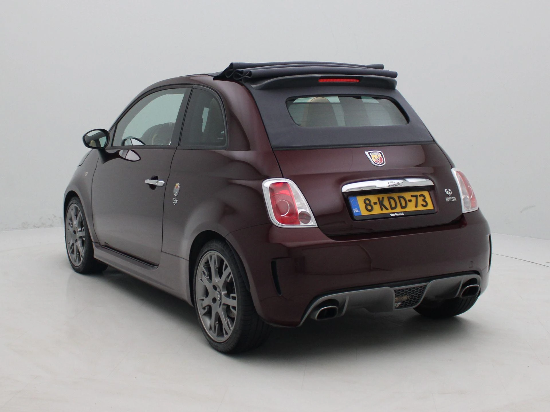 Abarth 695 met kenteken 84100 – autofoto 4