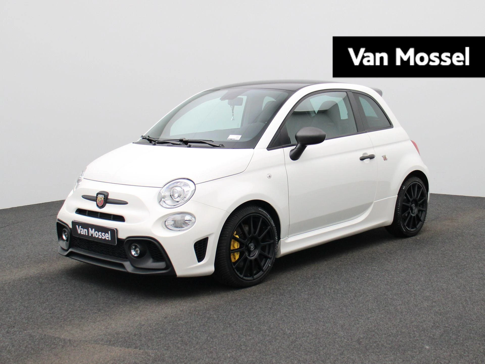 Abarth 695 met kenteken LA89 – autofoto 2