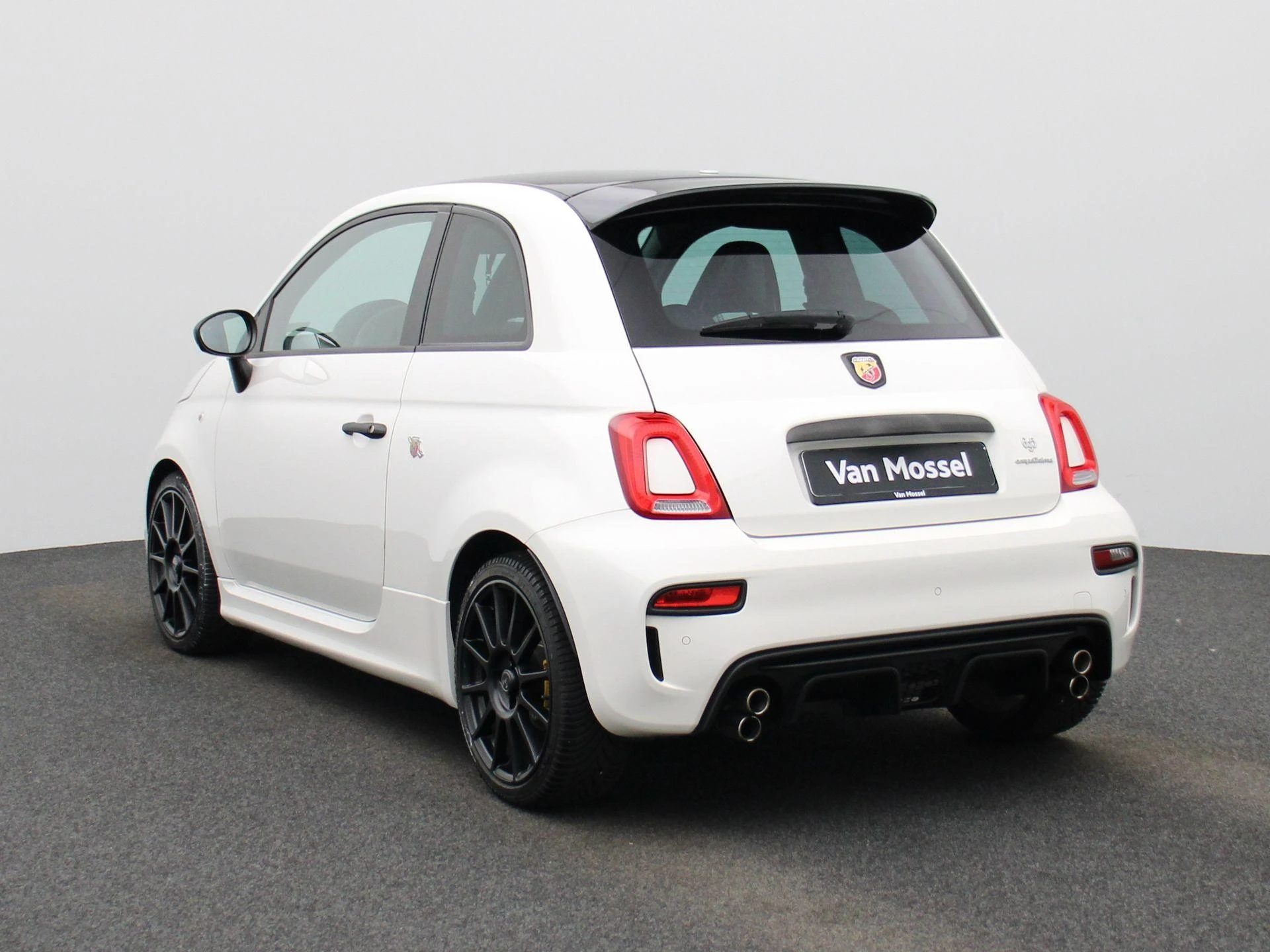 Abarth 695 met kenteken LA89 – autofoto 3