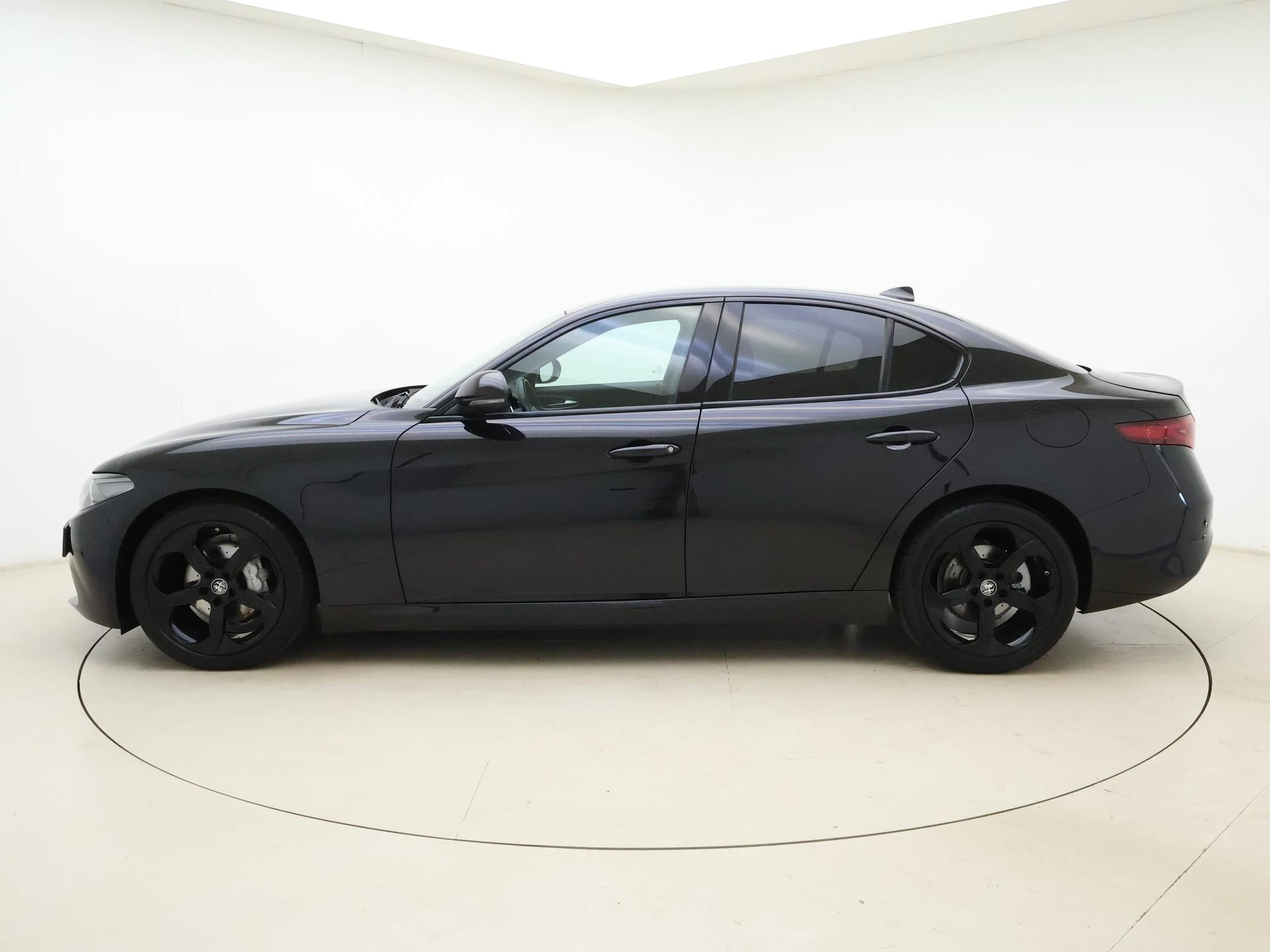 Alfa Romeo RomeoGiulia met kenteken 81100 – autofoto 3