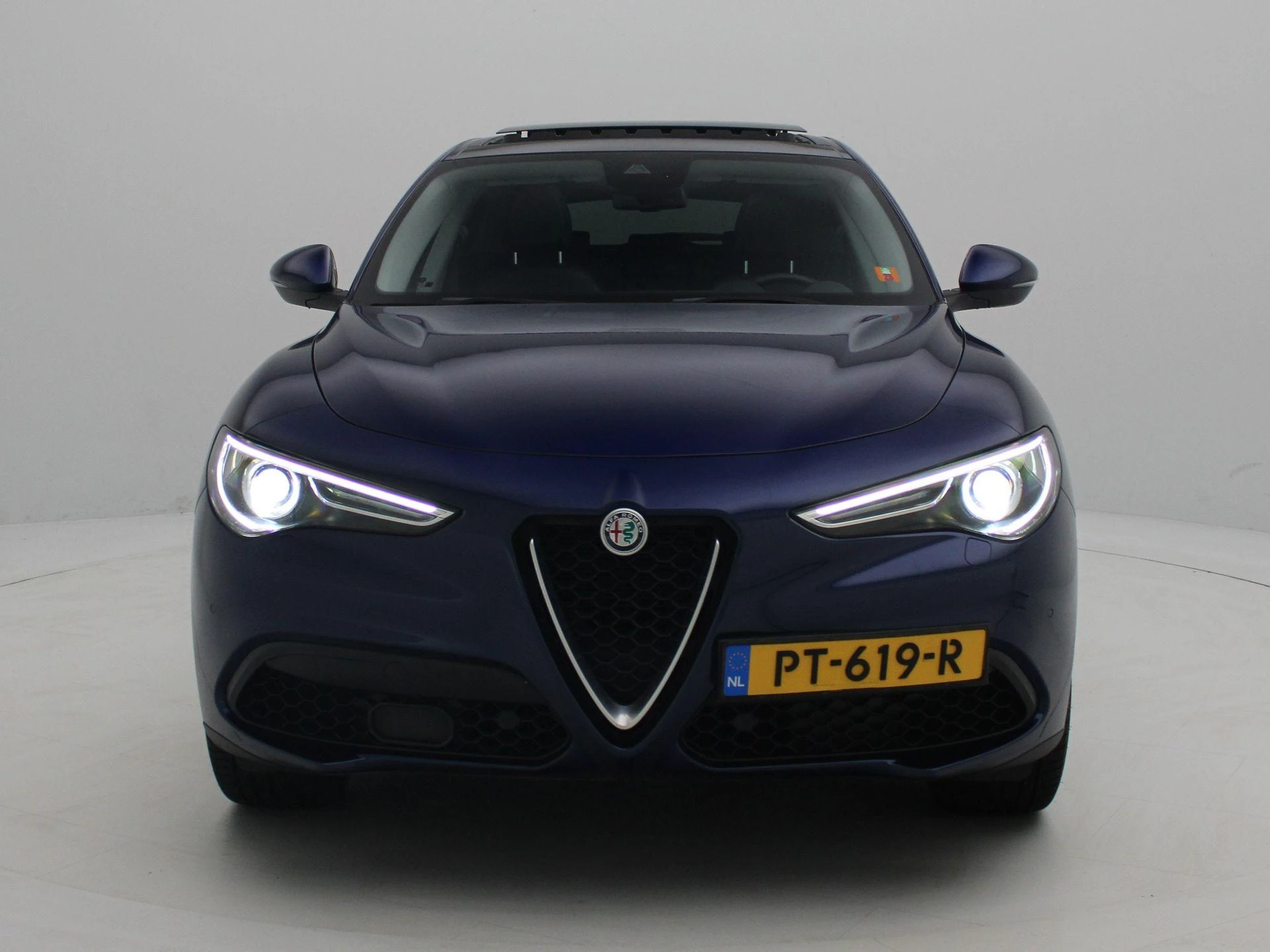 Alfa Romeo RomeoStelvio met kenteken 70100 – autofoto 4