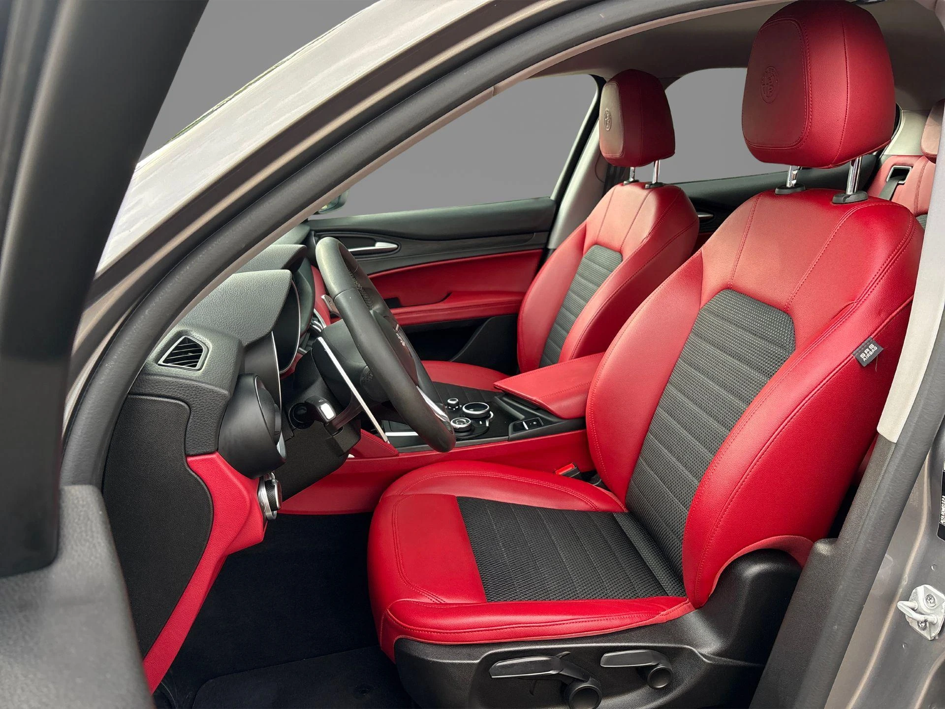 Alfa Romeo RomeoStelvio met kenteken 70100 – autofoto 4