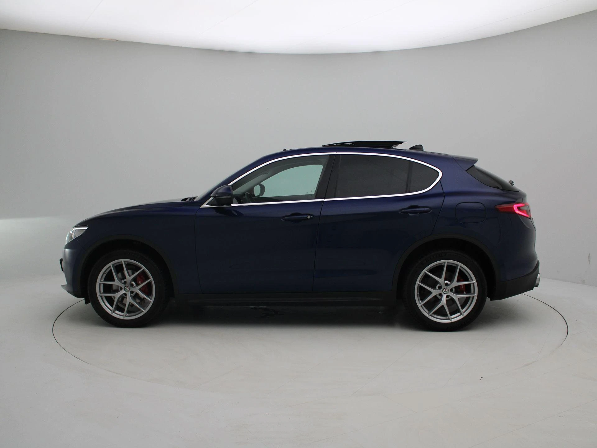 Alfa Romeo RomeoStelvio met kenteken 70100 – autofoto 5