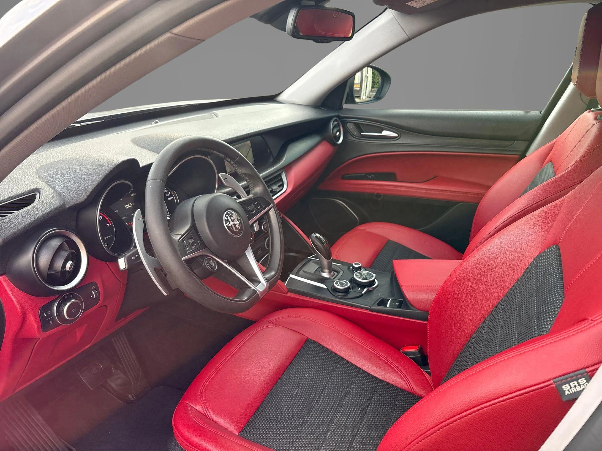 Alfa Romeo RomeoStelvio met kenteken 70100 – autofoto 5