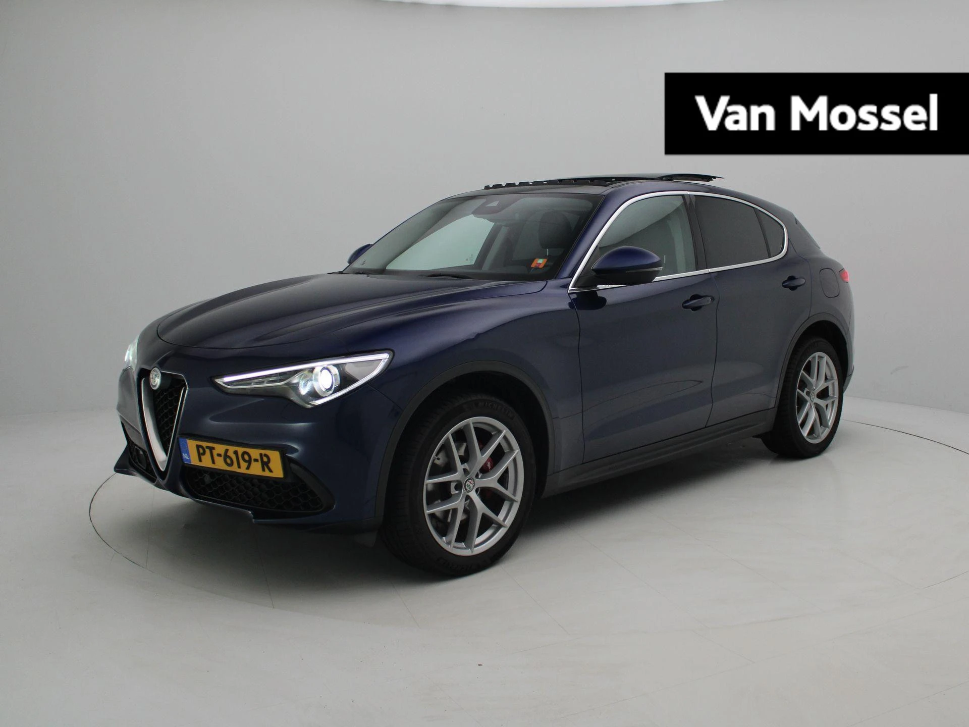 Alfa Romeo RomeoStelvio met kenteken 70100 – autofoto 2