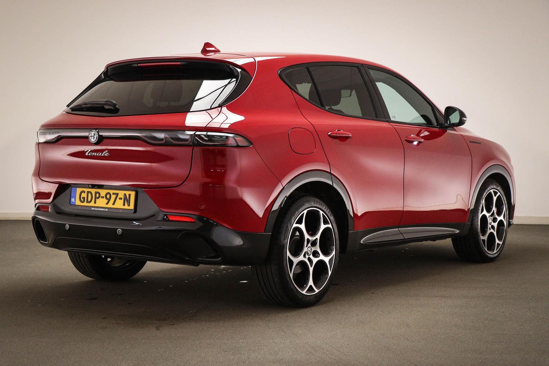 Alfa Romeo Tonale met kenteken GDP-97-N – autofoto 2