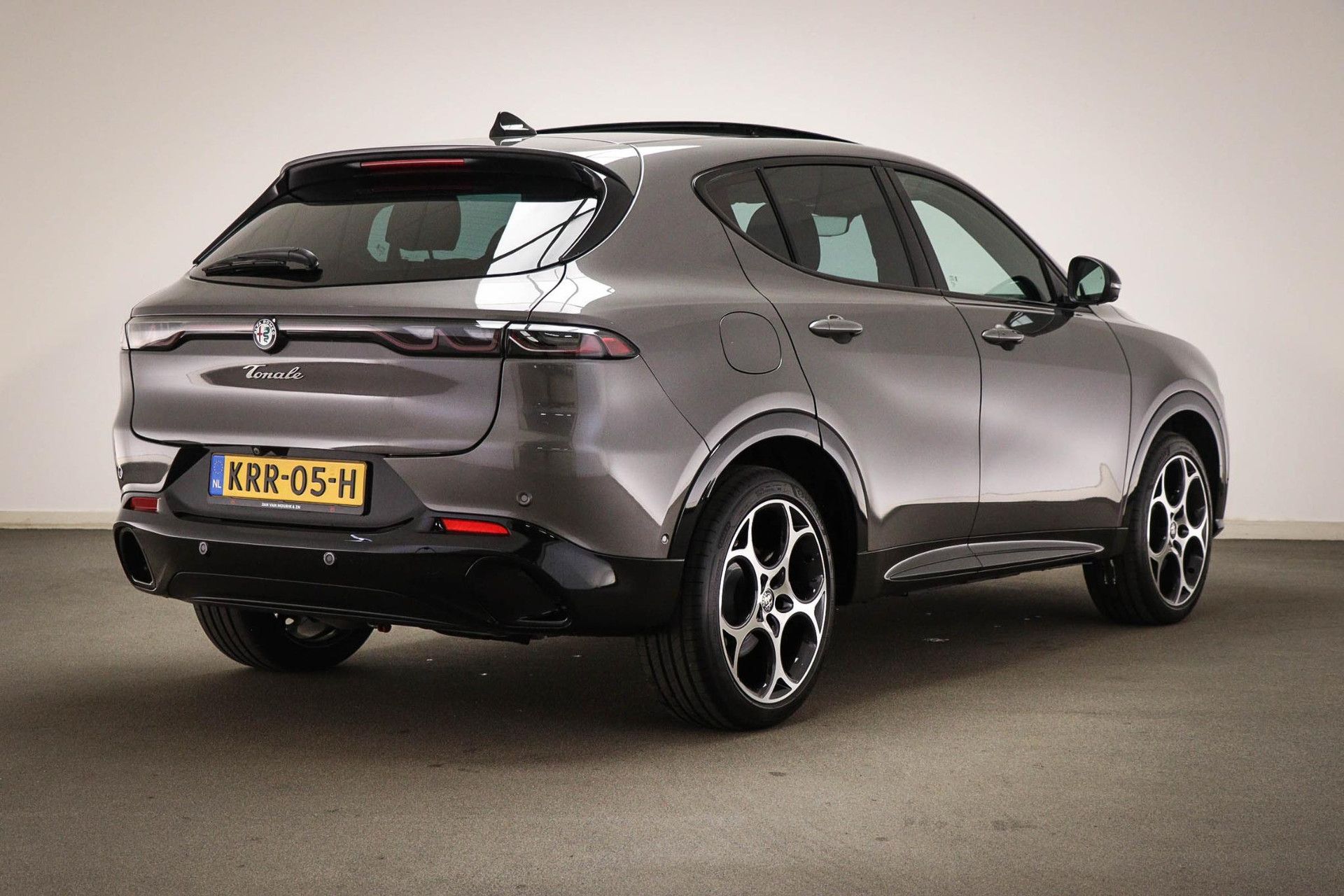 Alfa Romeo Tonale met kenteken KRR-05-H – autofoto 2