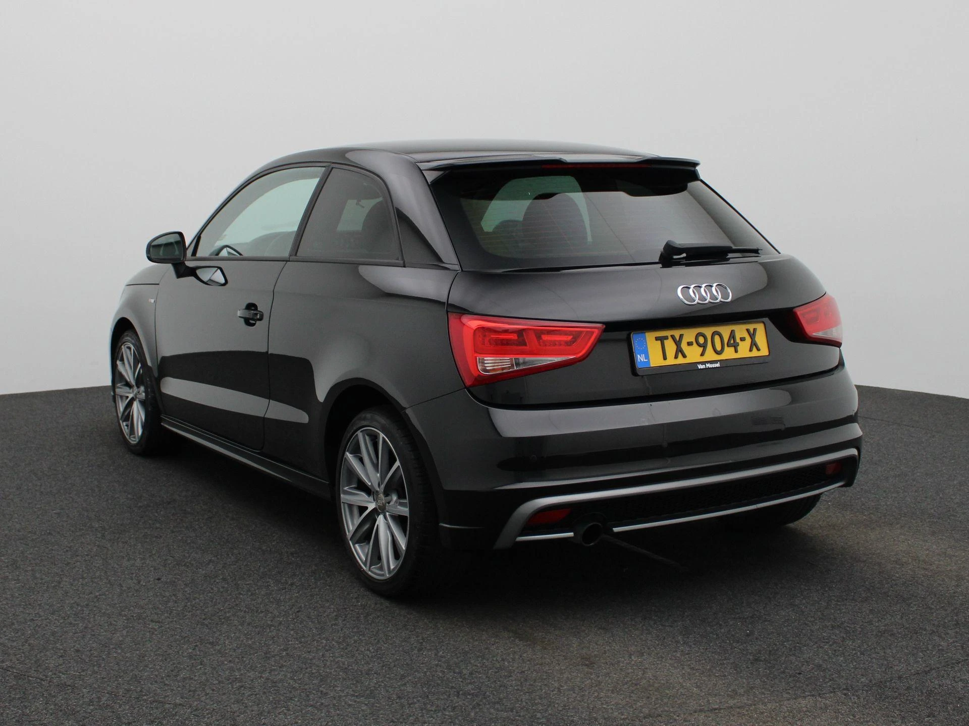 Audi A1 met kenteken 51100 – autofoto 3