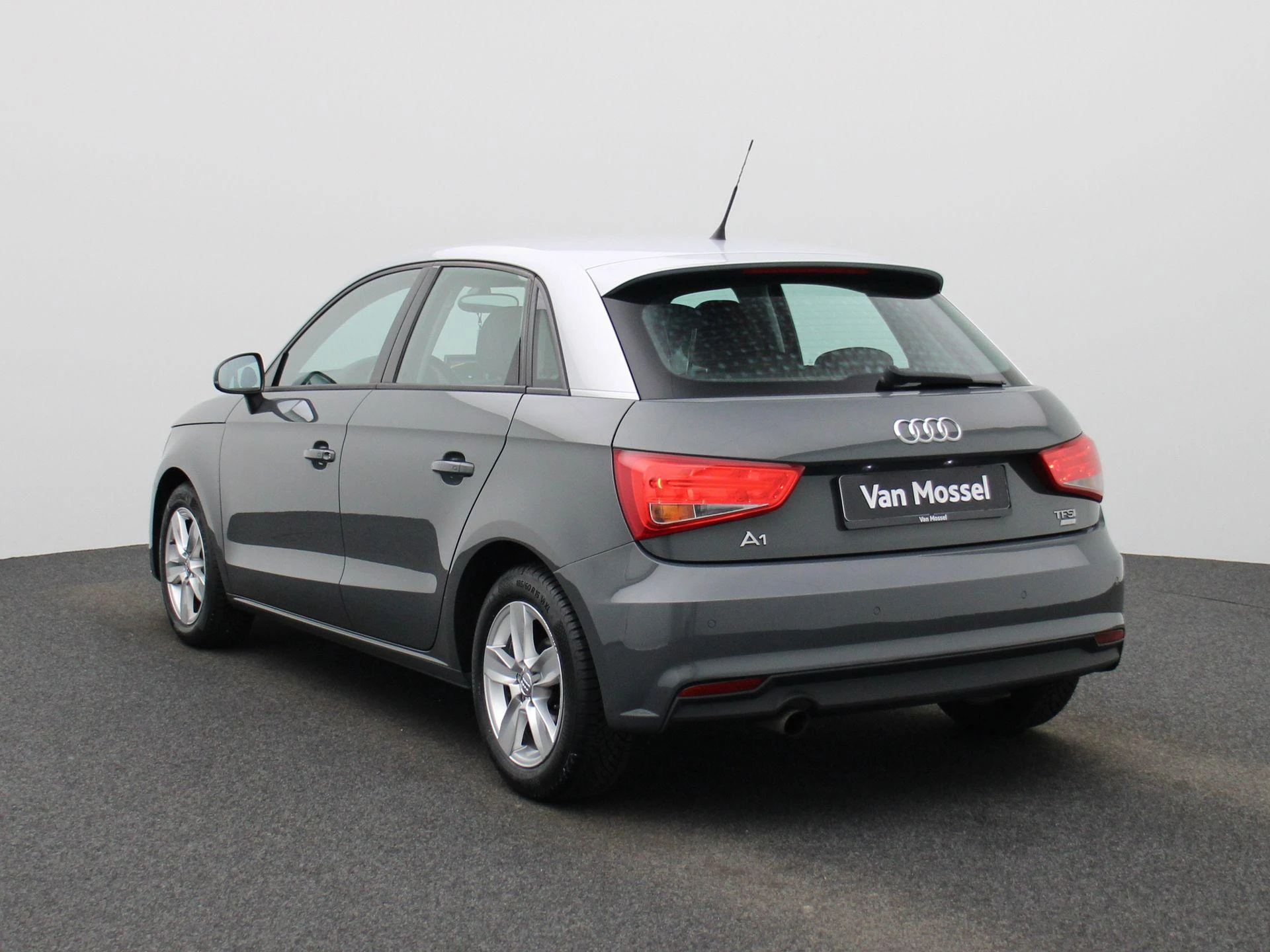 Audi A1 Sportback met kenteken 42100 – autofoto 3