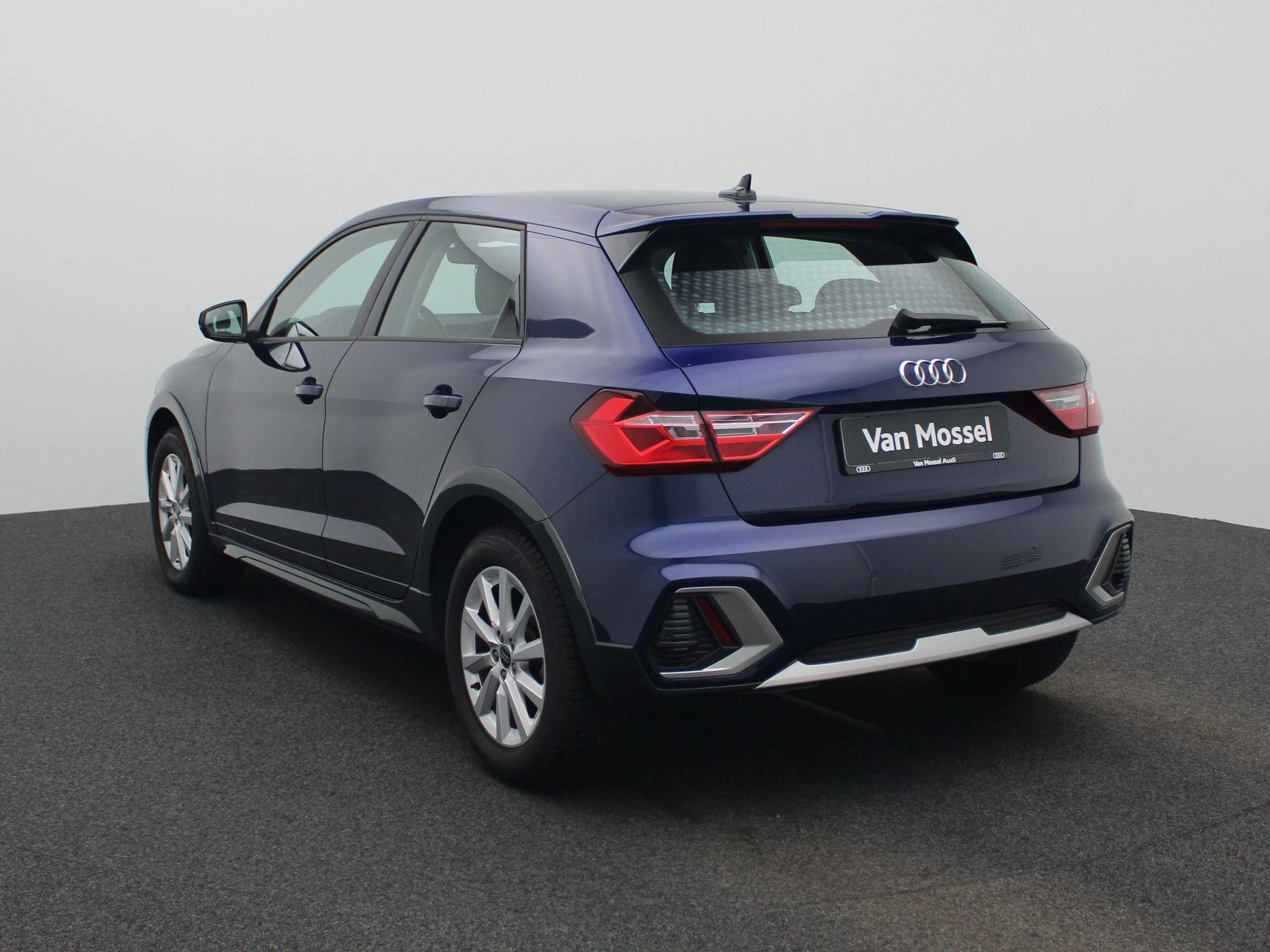 Audi A1 Sportback met kenteken 43100 – autofoto 3