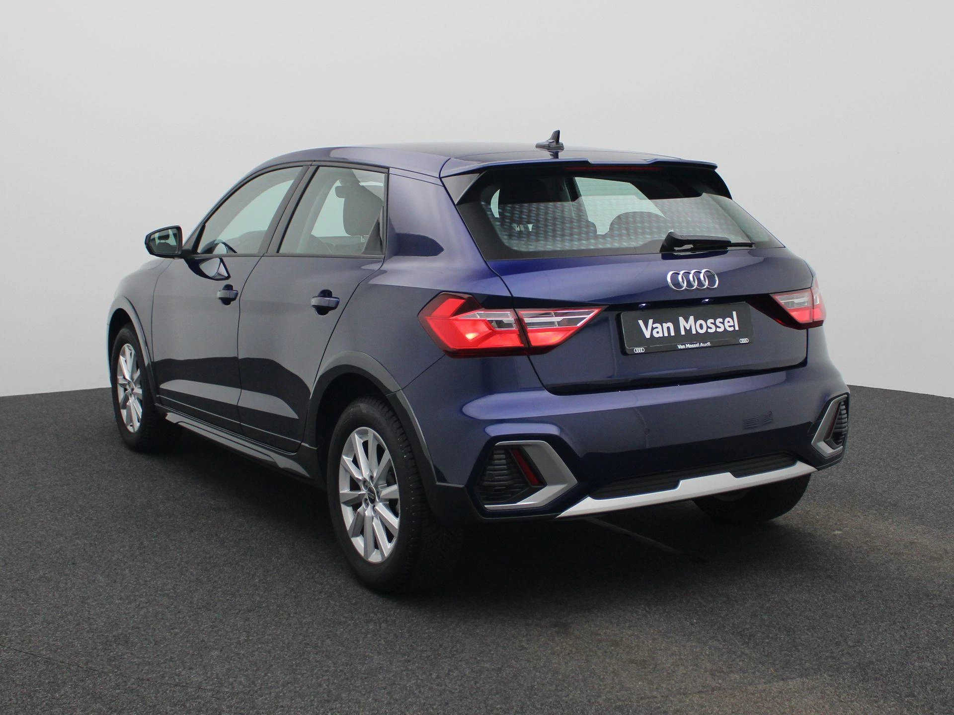 Audi A1 Sportback met kenteken 43100 – autofoto 3