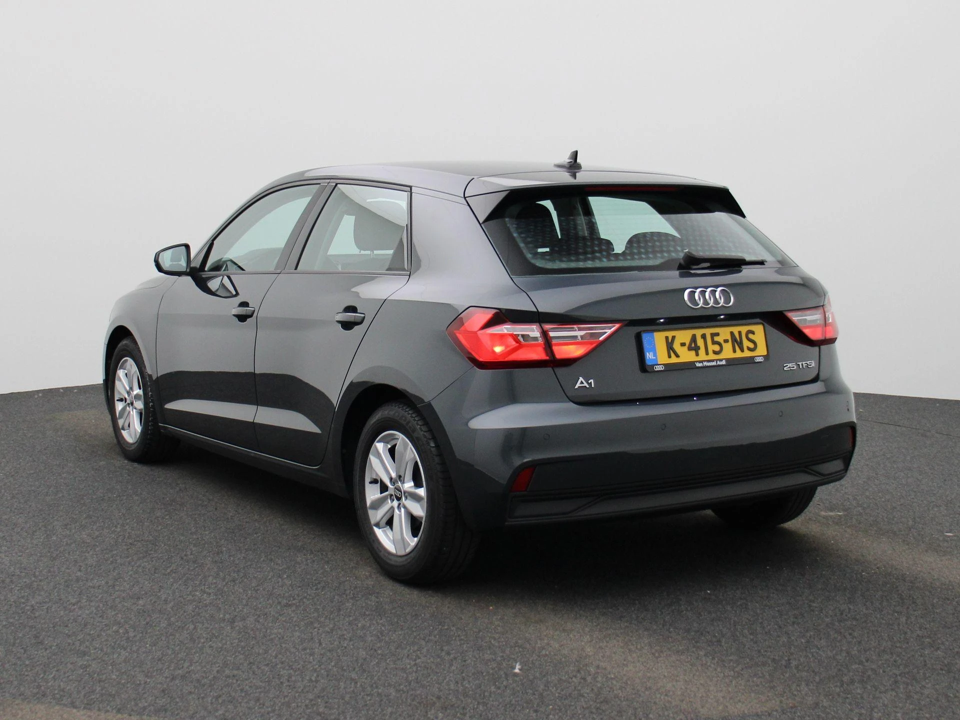 Audi A1 Sportback met kenteken 60100 – autofoto 3