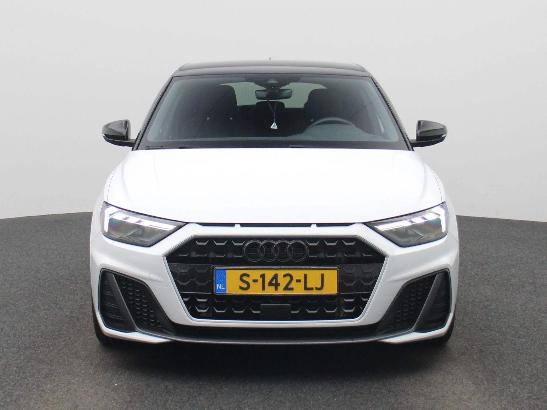 Audi A1 Sportback met kenteken S-142-LJ – autofoto 3
