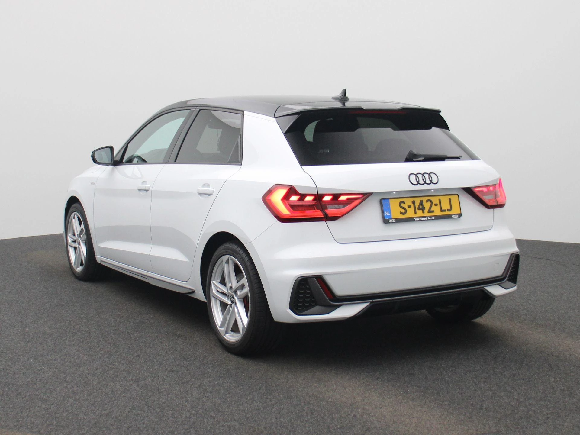Audi A1 Sportback met kenteken S-142-LJ – autofoto 4