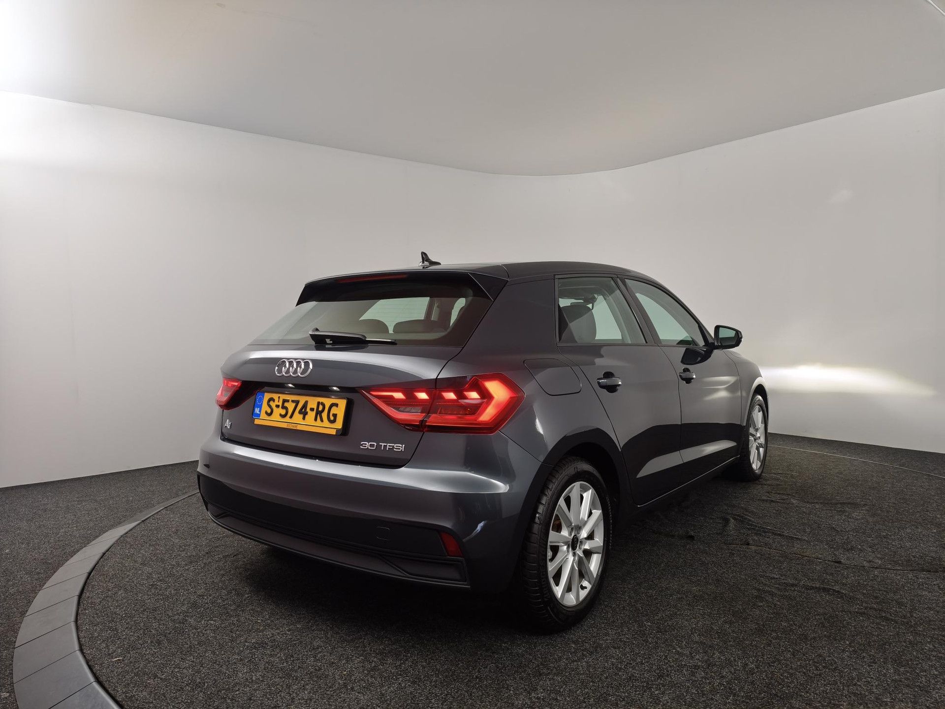 Audi A1 Sportback met kenteken S-574-RG – autofoto 2
