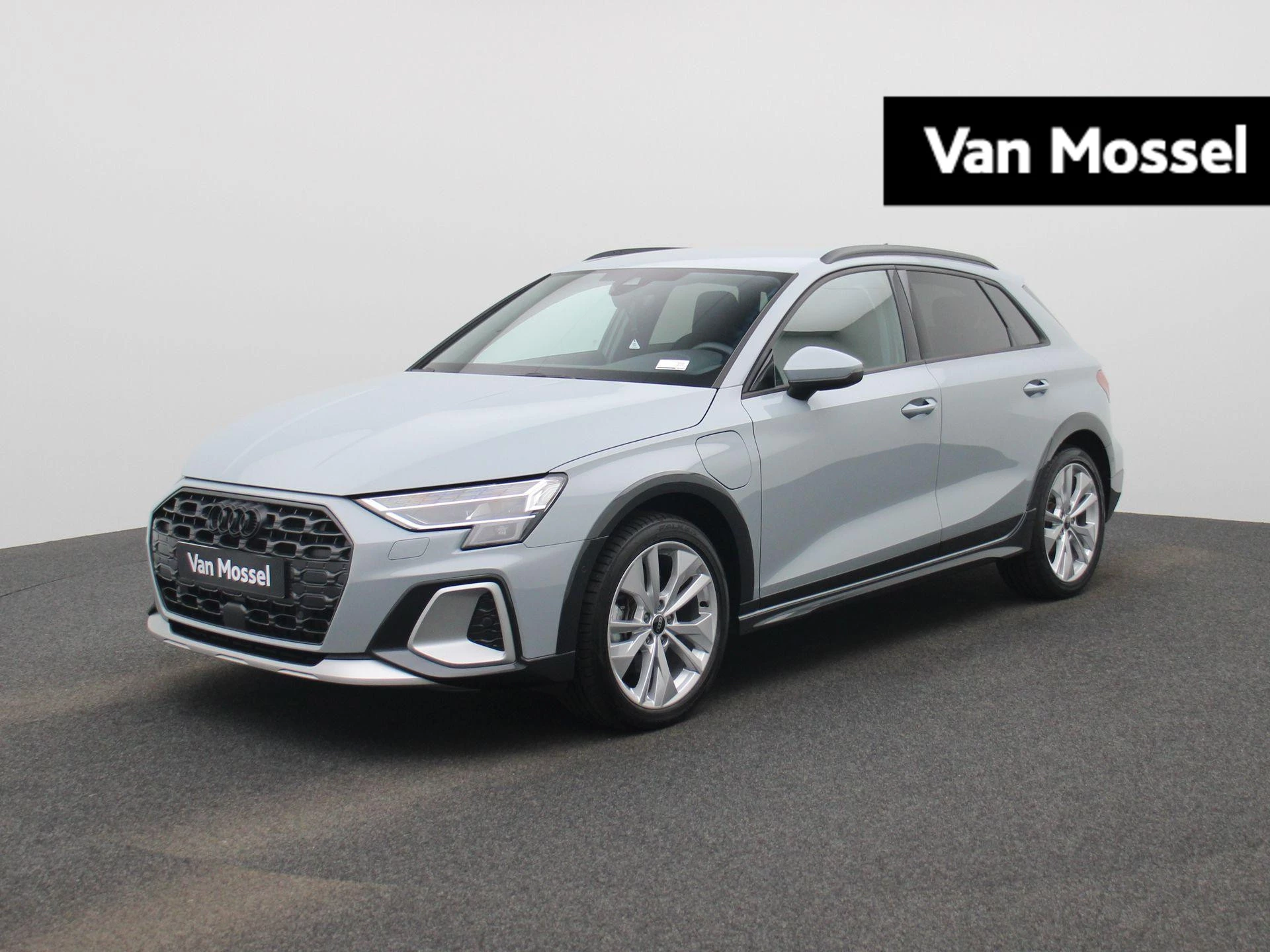 Audi A3 met kenteken 03100 – autofoto 2