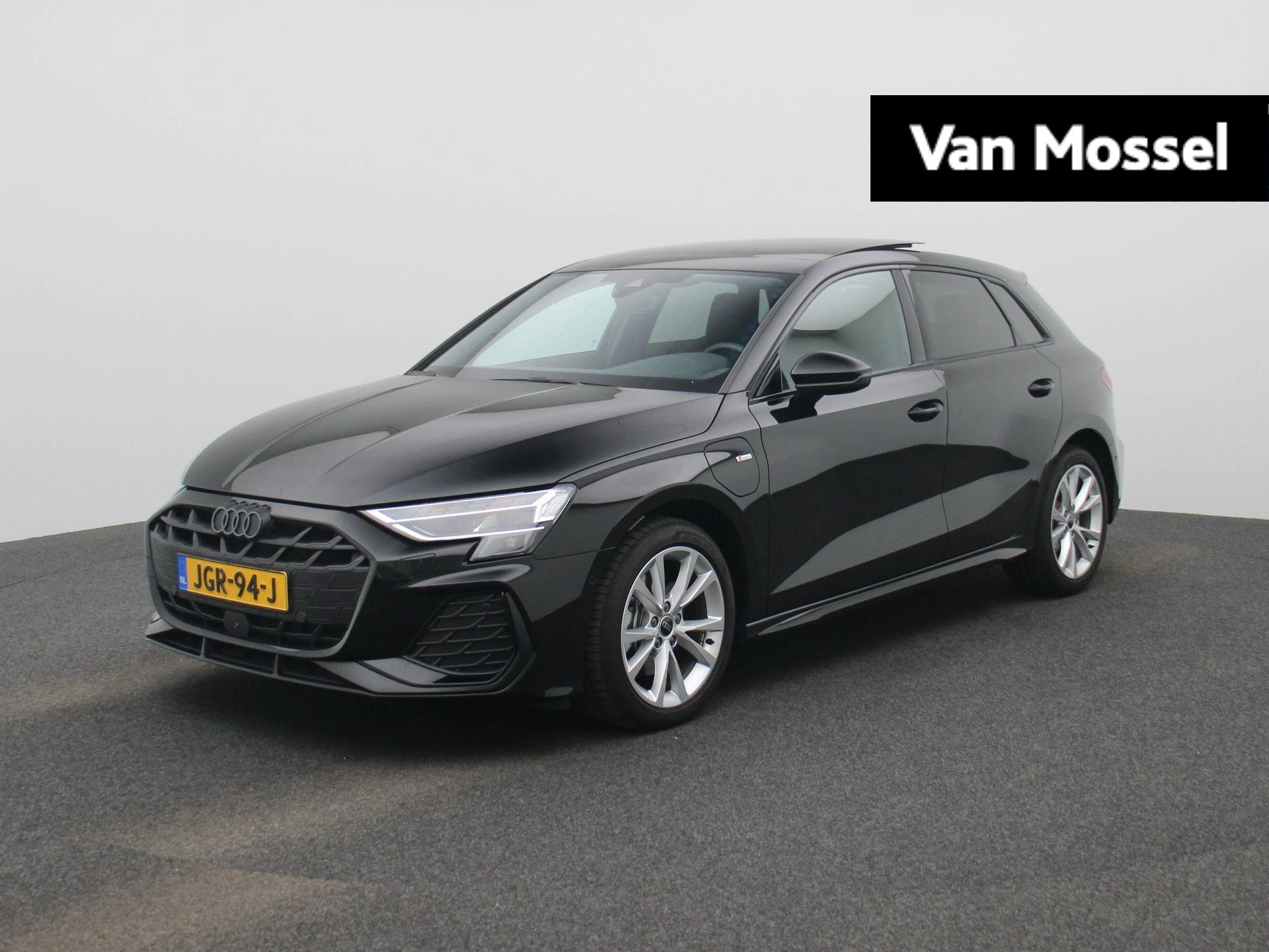 Audi A3 met kenteken 03100 – autofoto 2