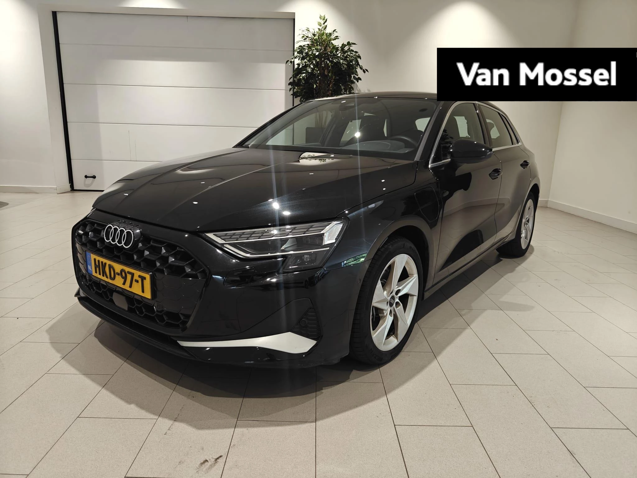 Audi A3 met kenteken 03100 – autofoto 2