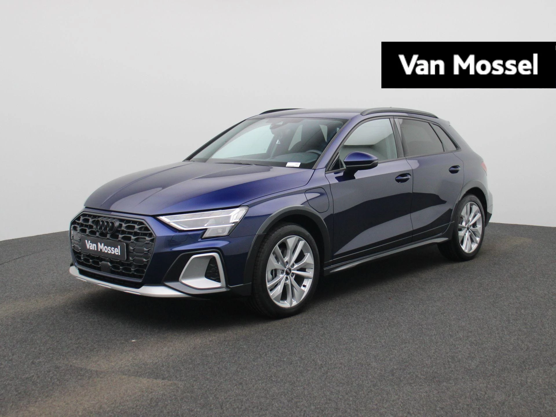 Audi A3 met kenteken 03100 – autofoto 2