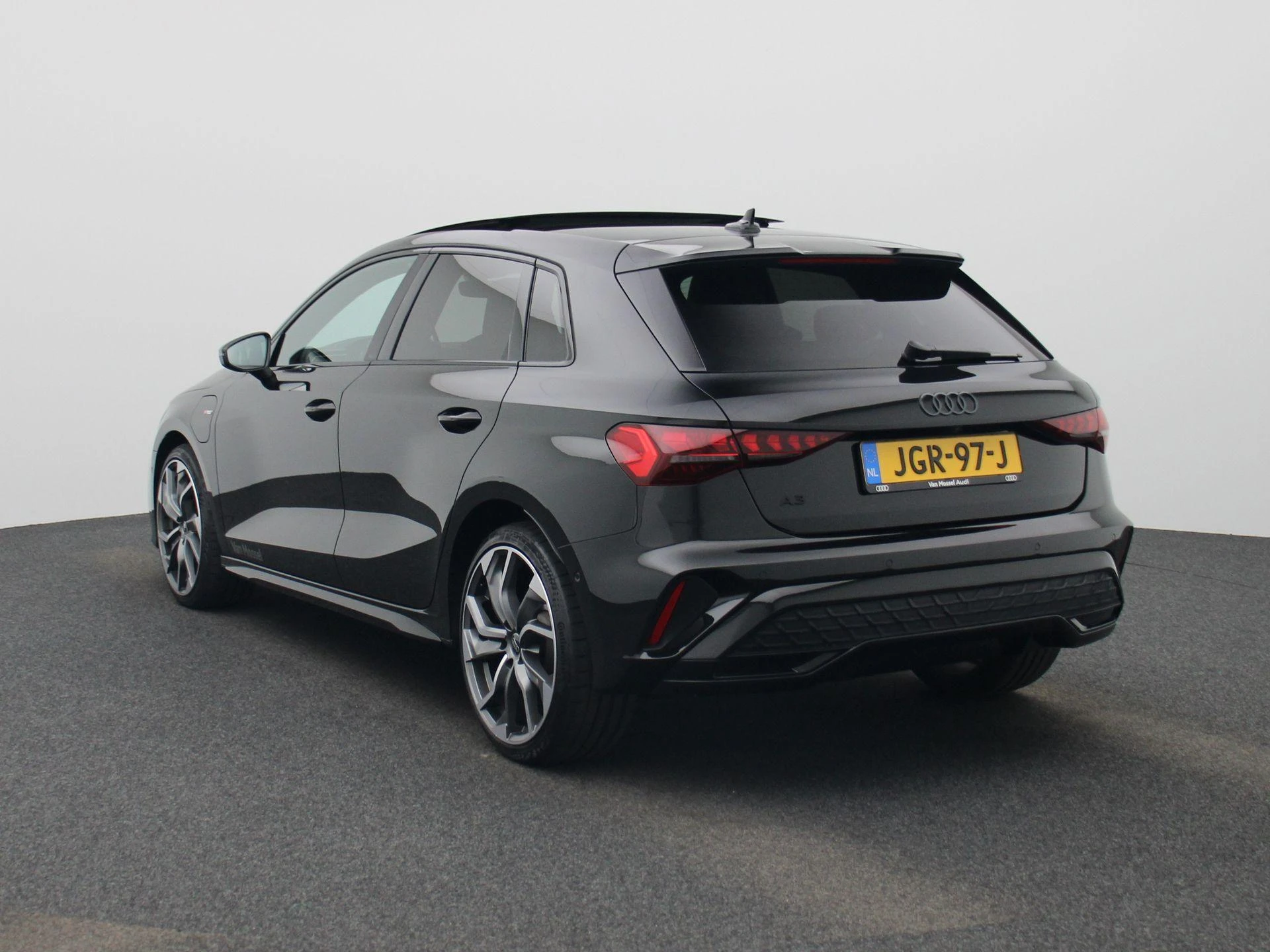 Audi A3 met kenteken 03100 – autofoto 4