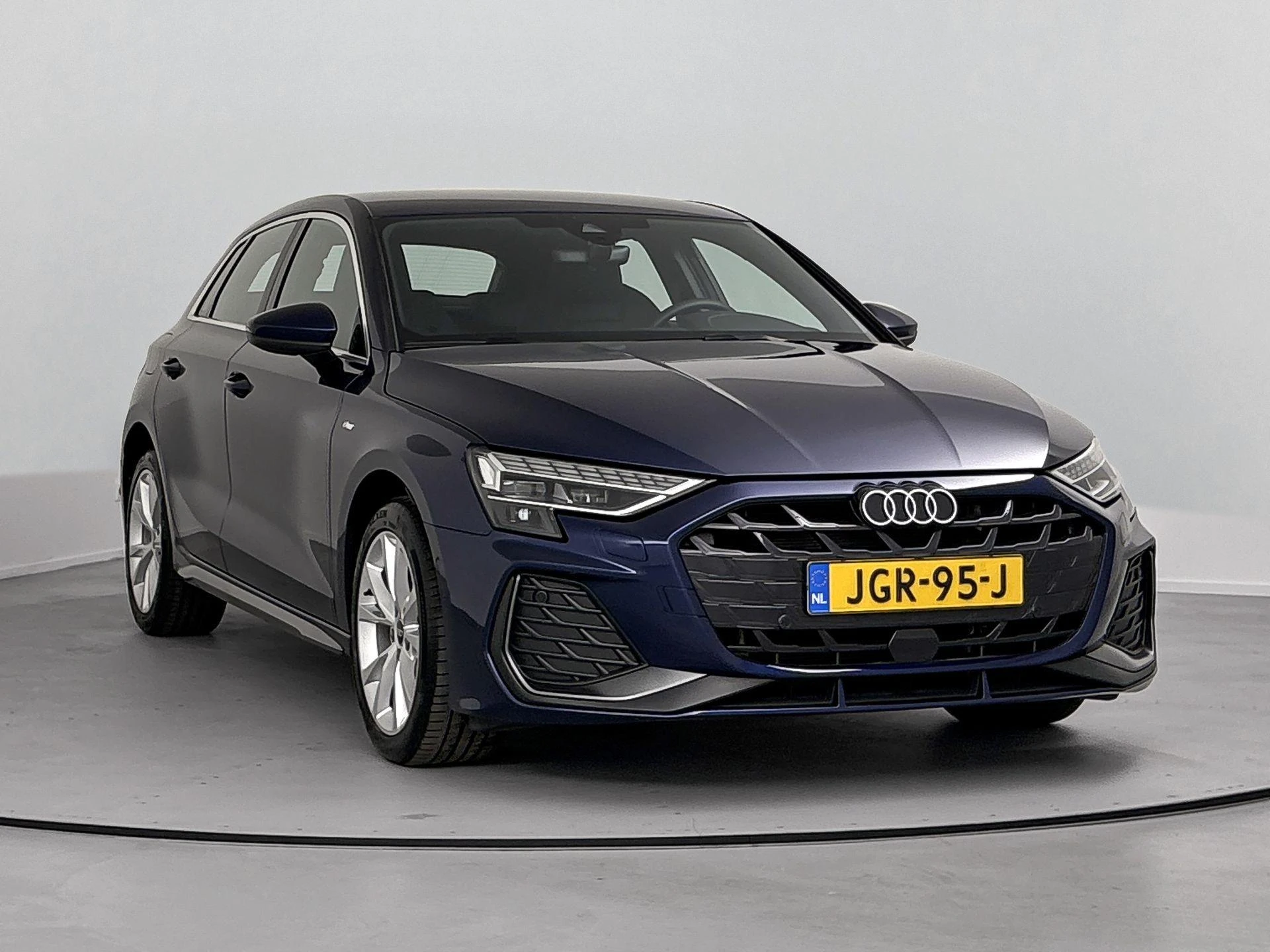 Audi A3 met kenteken 03100 – autofoto 4