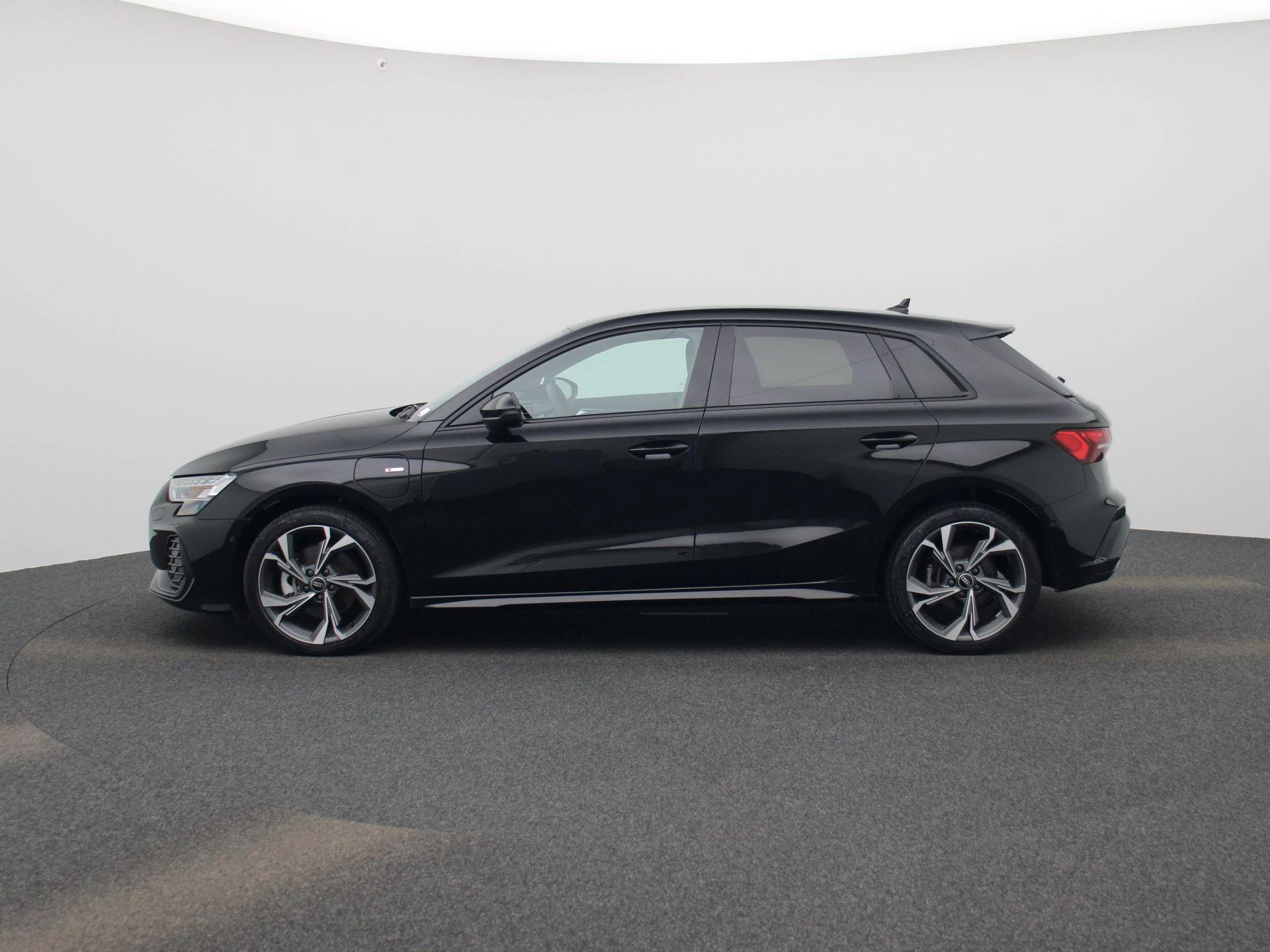 Audi A3 met kenteken 03100 – autofoto 5