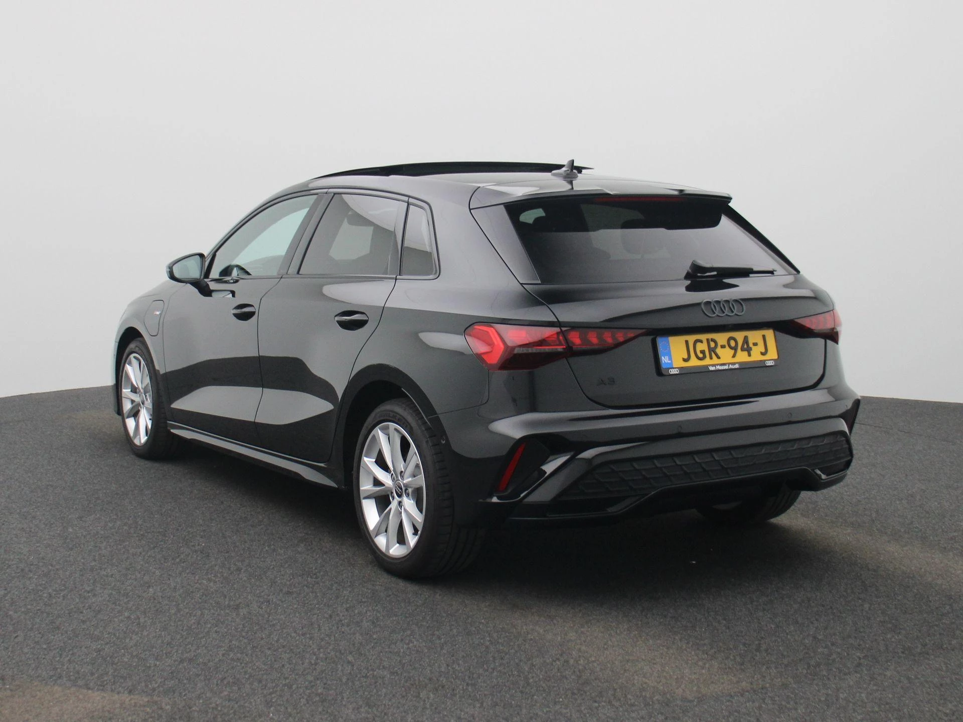 Audi A3 met kenteken 03100 – autofoto 5