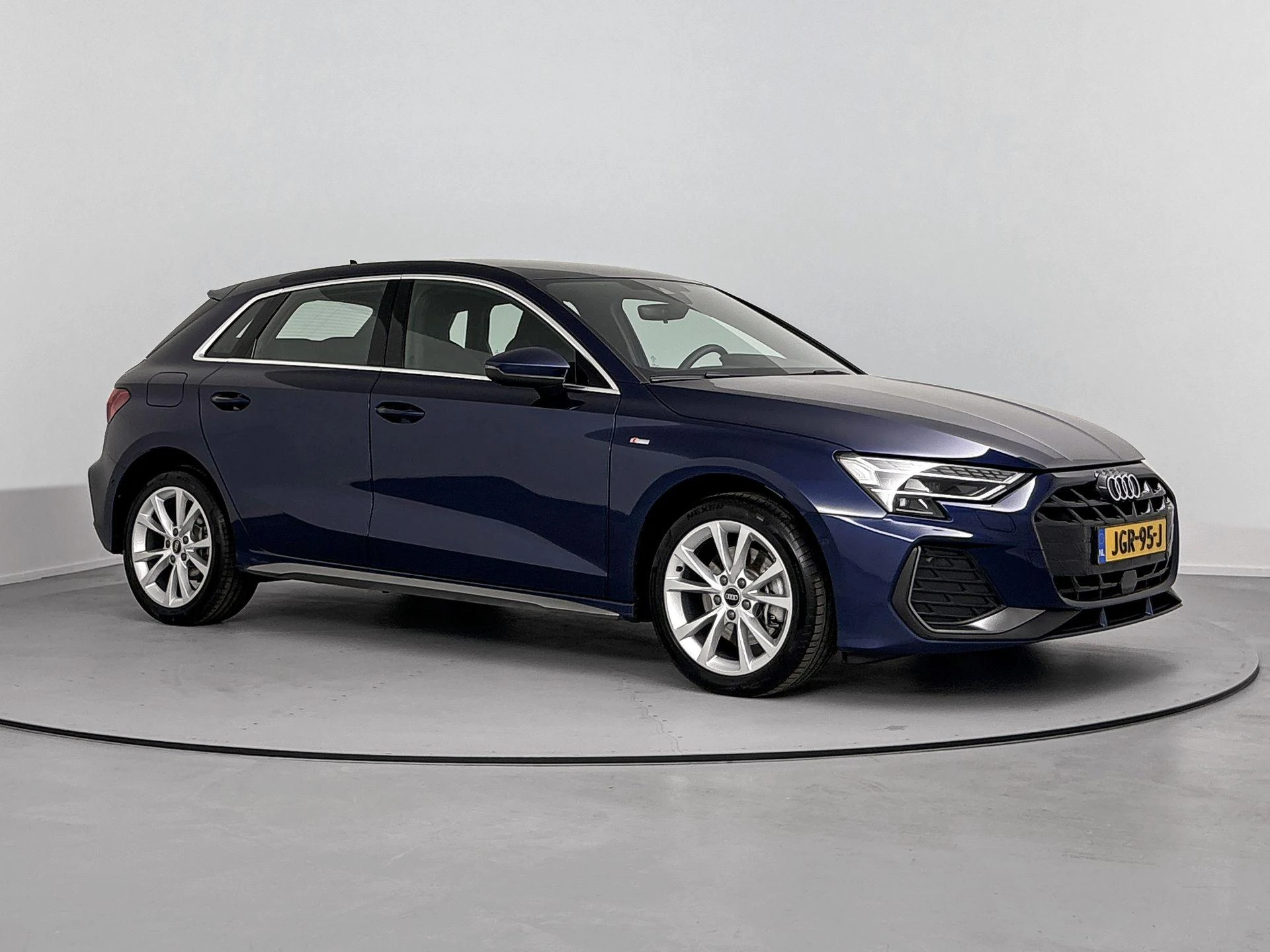 Audi A3 met kenteken 03100 – autofoto 5