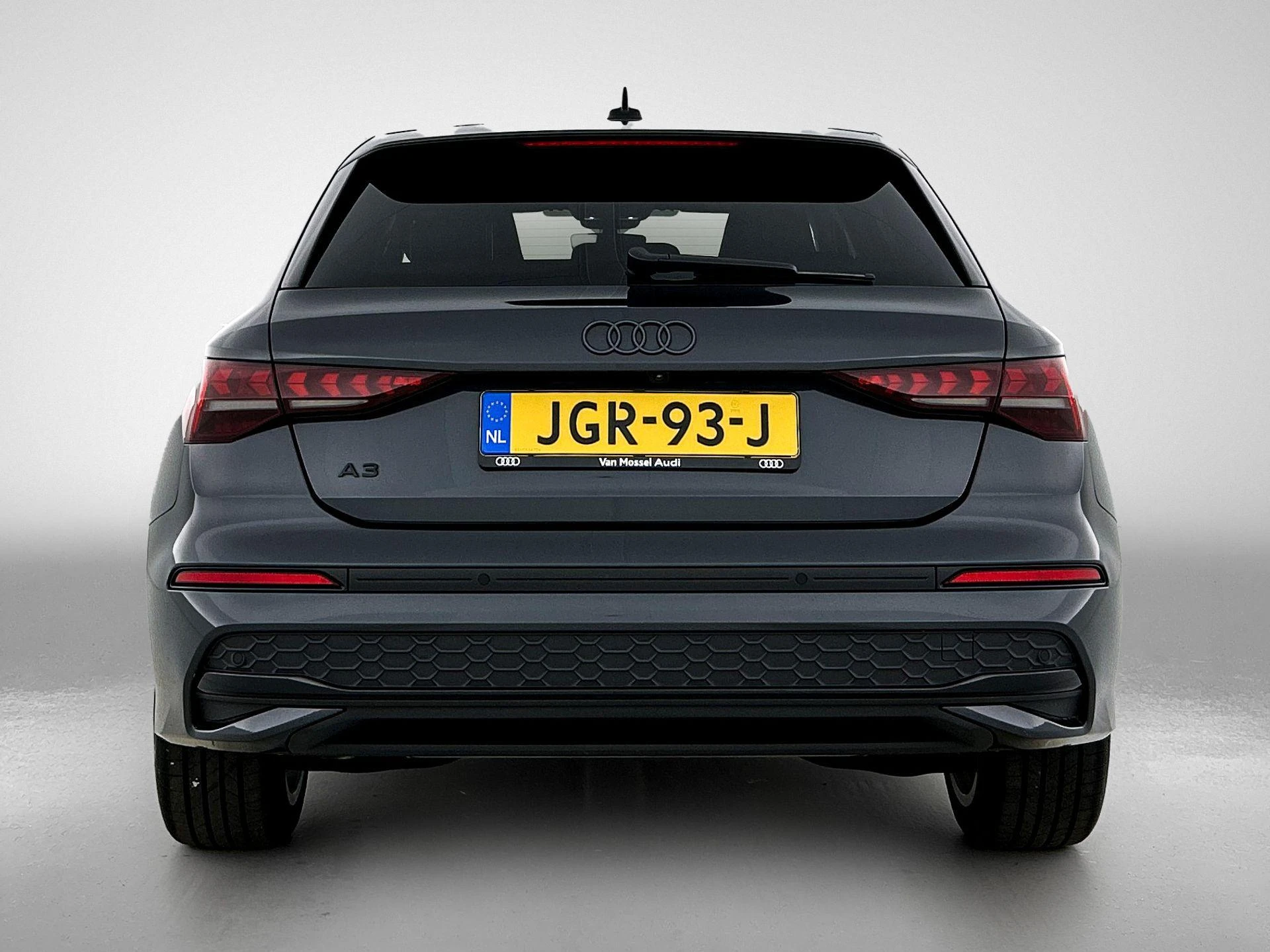 Audi A3 met kenteken 03100 – autofoto 5