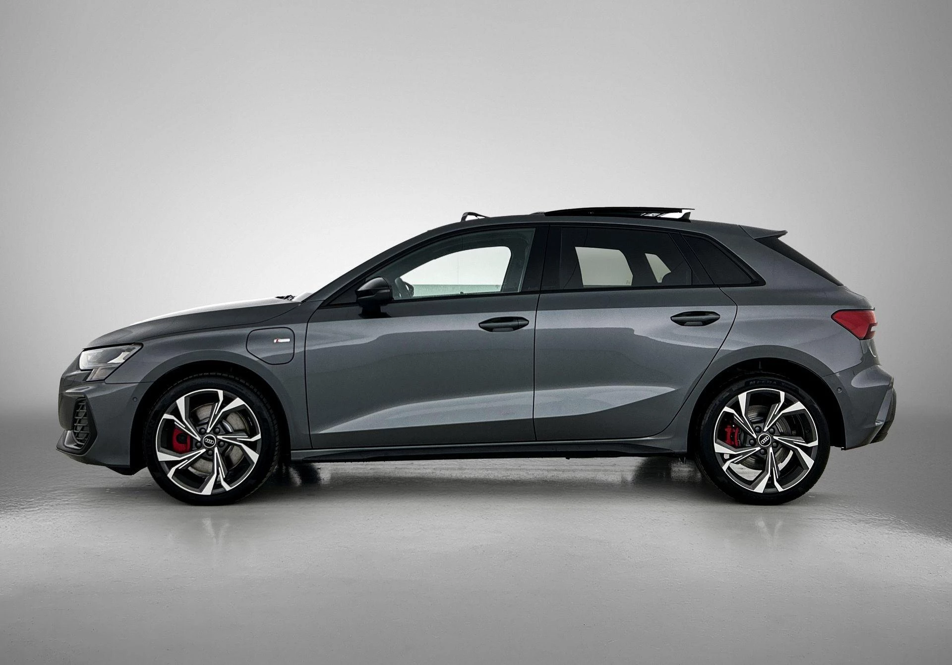 Audi A3 met kenteken 12100 – autofoto 5