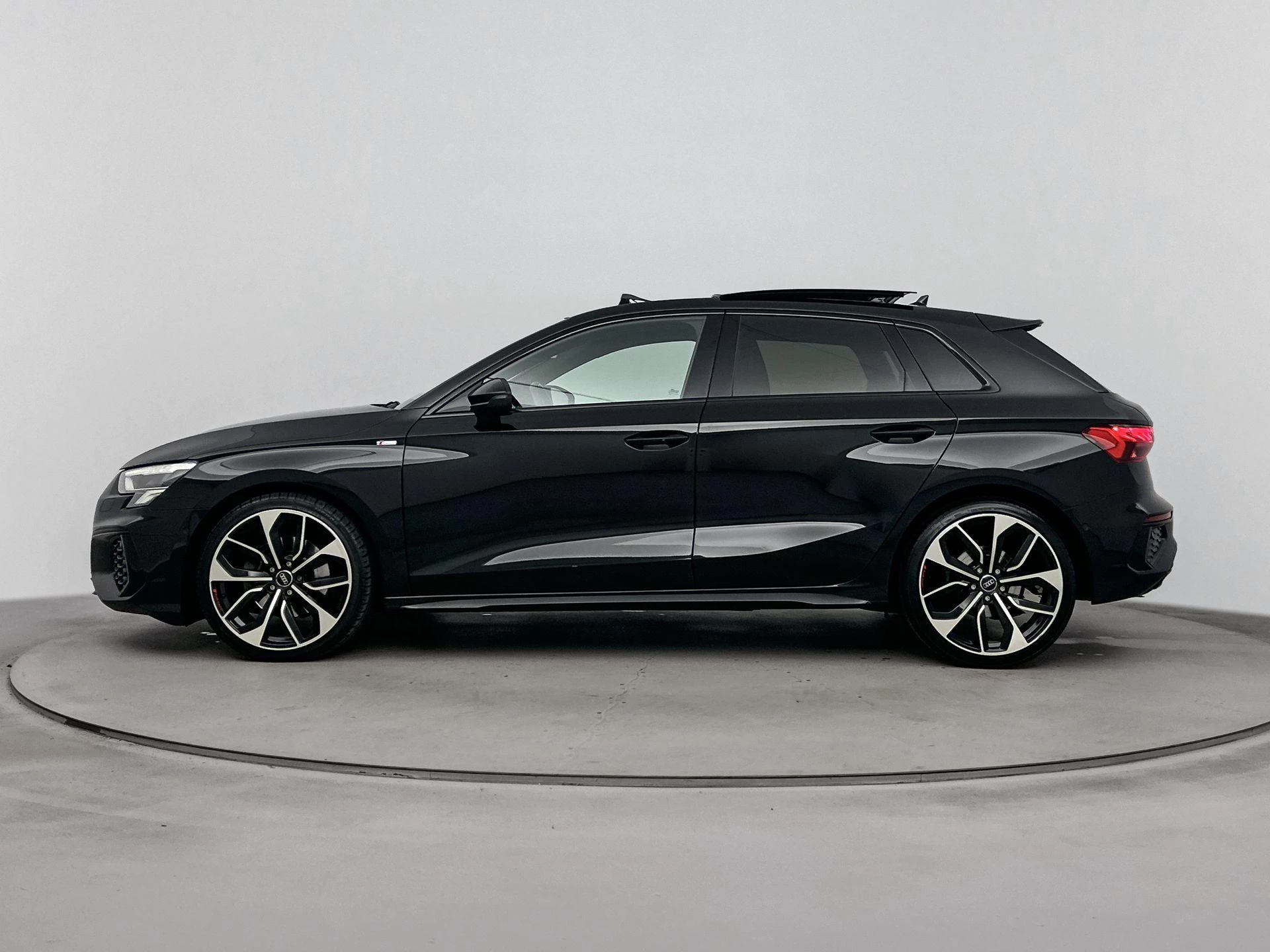 Audi A3 met kenteken 43100 – autofoto 4
