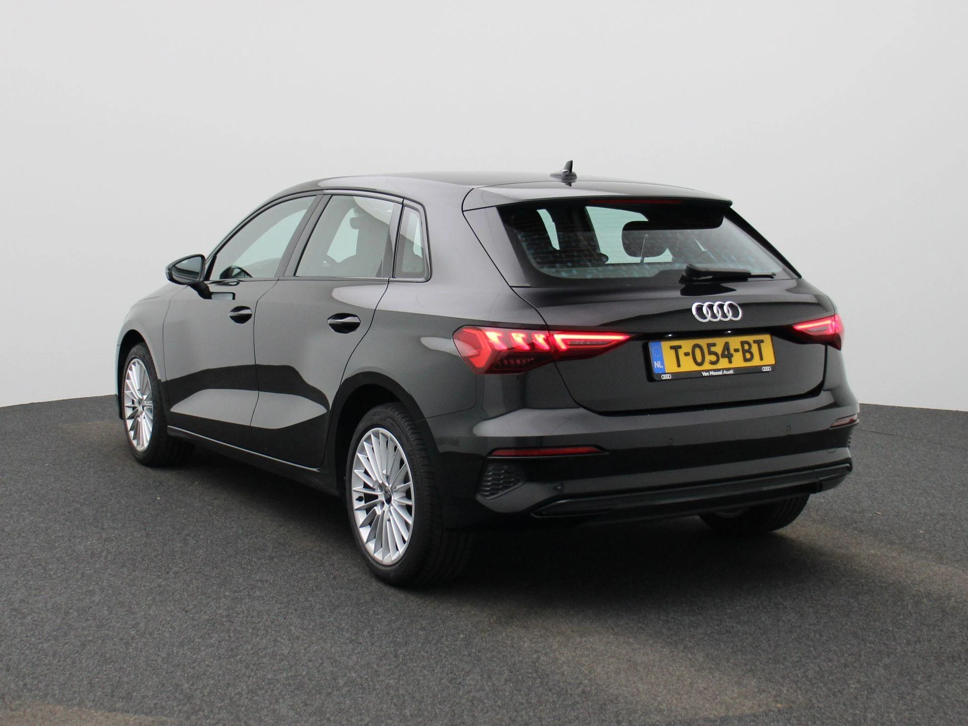 Audi A3 met kenteken T-054-BT – autofoto 3