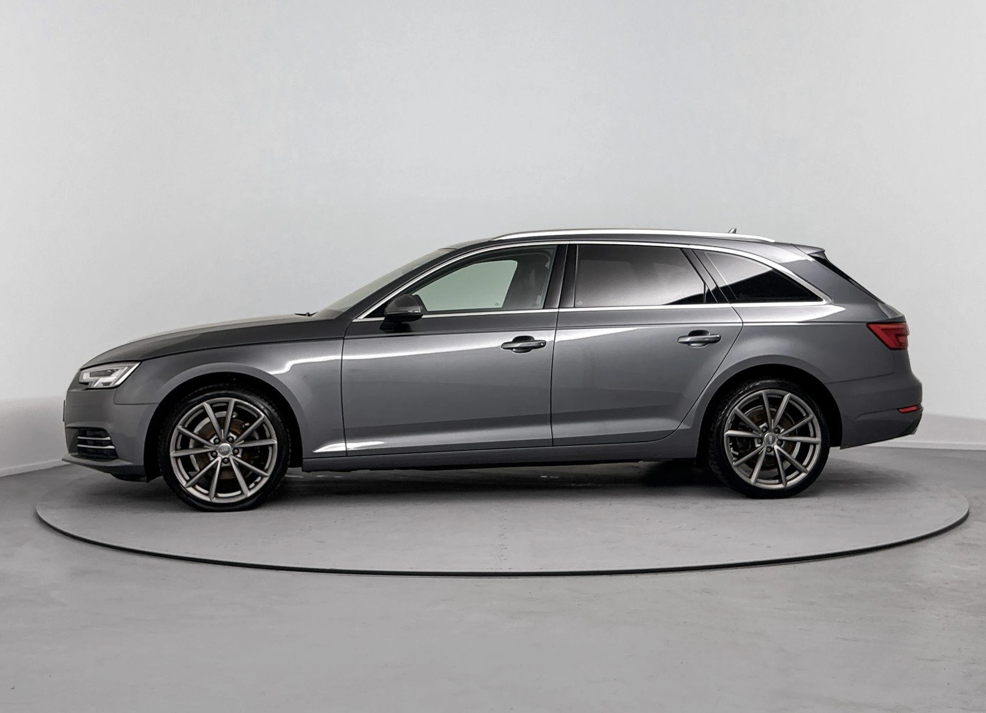 Audi A4 met kenteken 53100 – autofoto 4