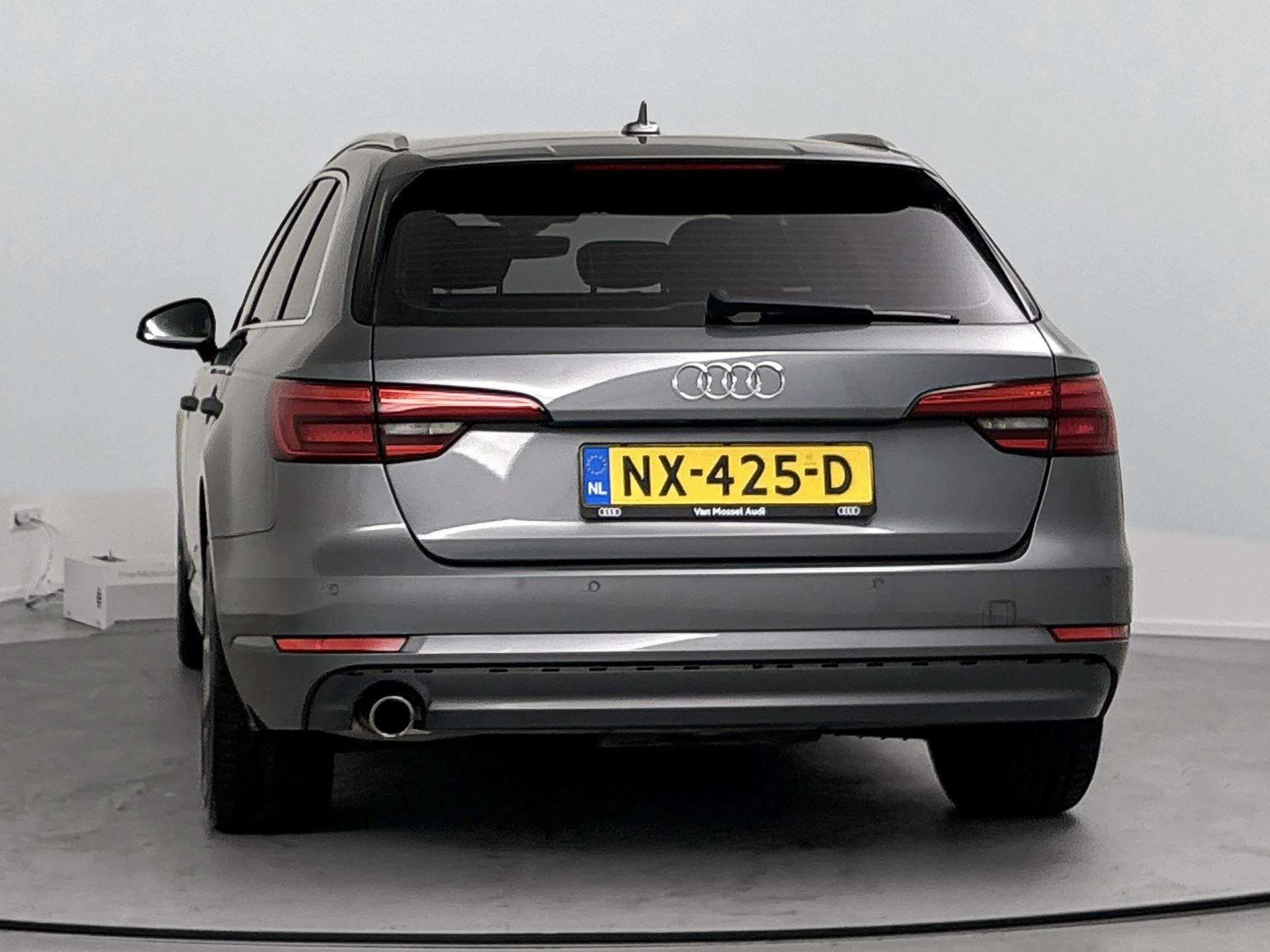 Audi A4 met kenteken 53100 – autofoto 5