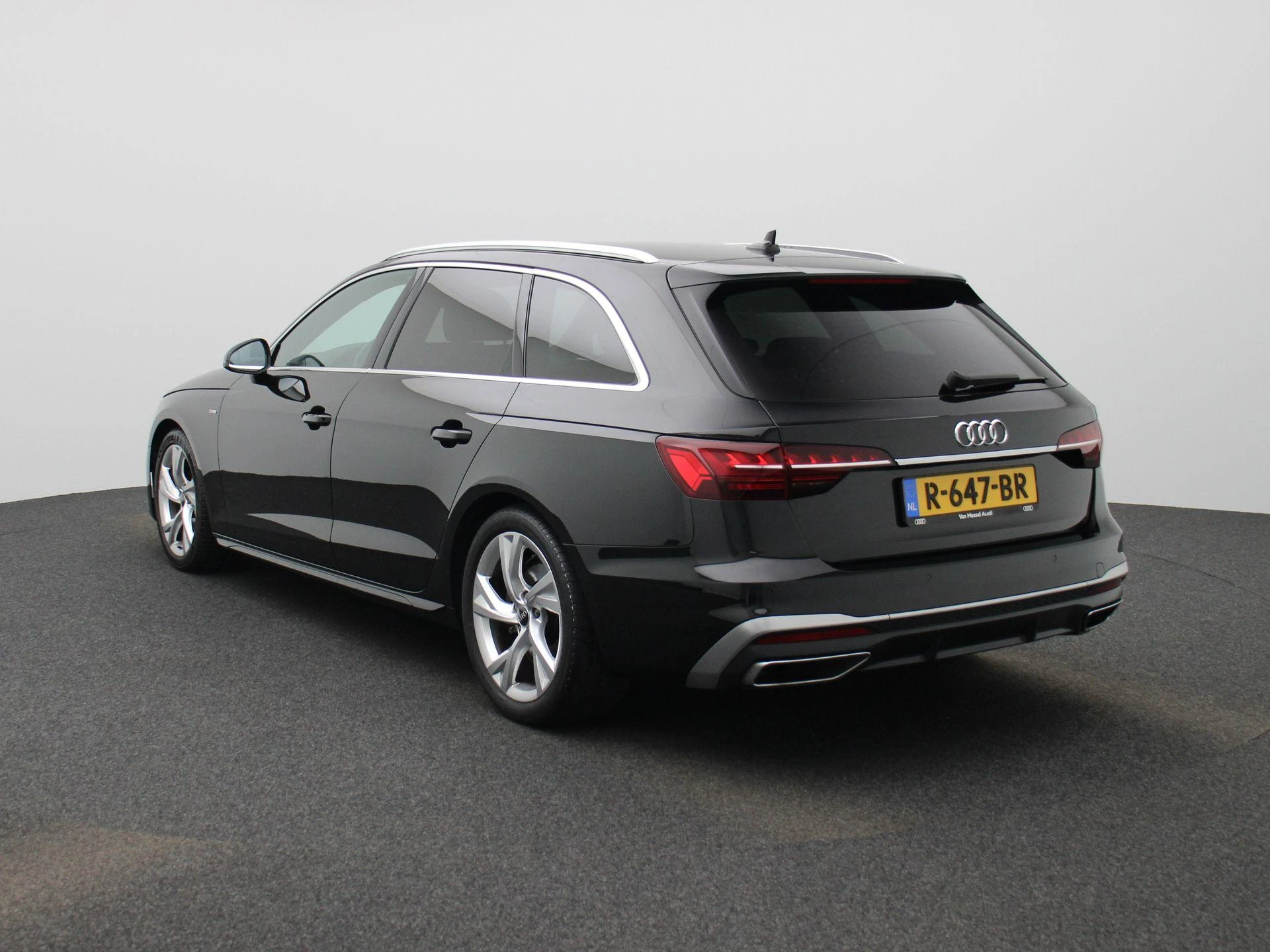 Audi A4 met kenteken R-647-BR – autofoto 3