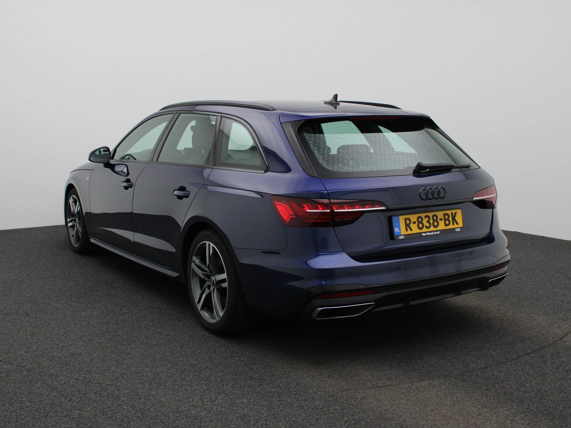 Audi A4 met kenteken R-838-BK – autofoto 3