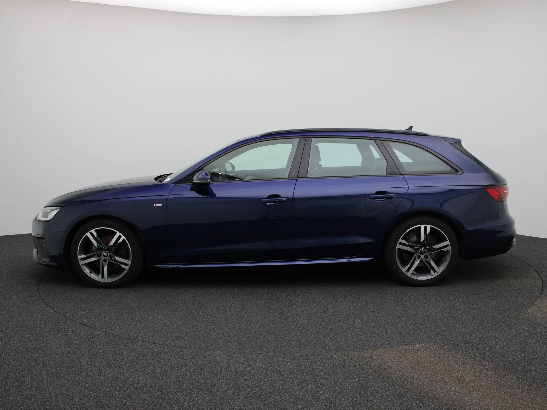 Audi A4 met kenteken R-838-BK – autofoto 5