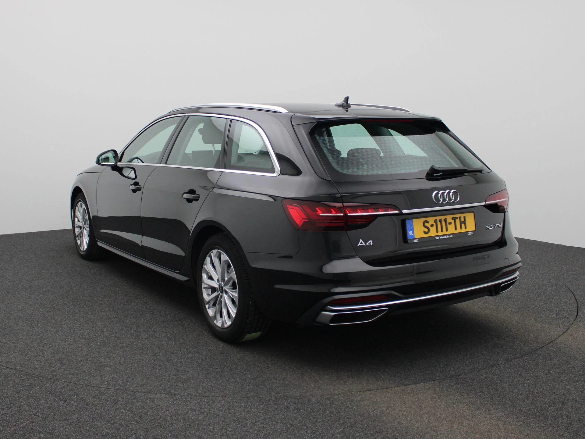 Audi A4 met kenteken S-111-TH – autofoto 3