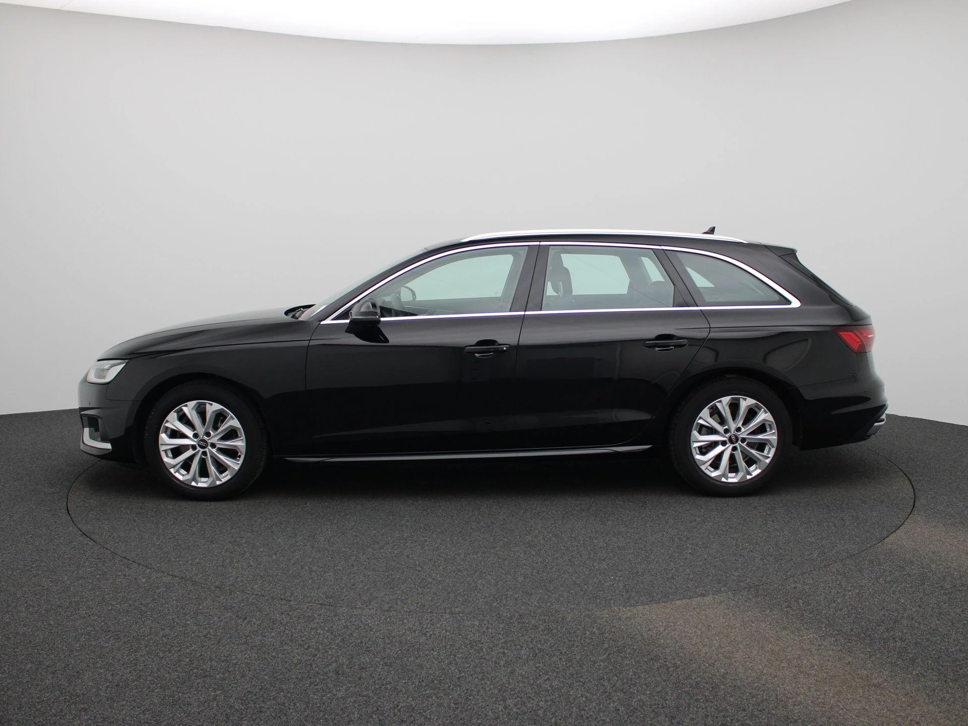 Audi A4 met kenteken S-111-TH – autofoto 5