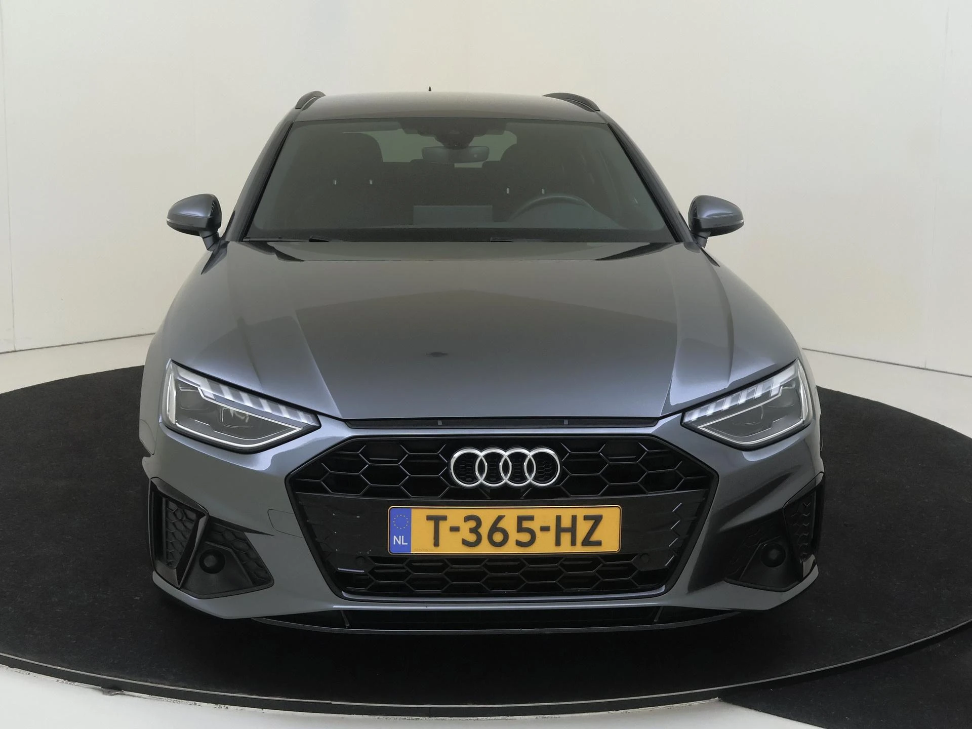 Audi A4 met kenteken T-365-HZ – autofoto 2