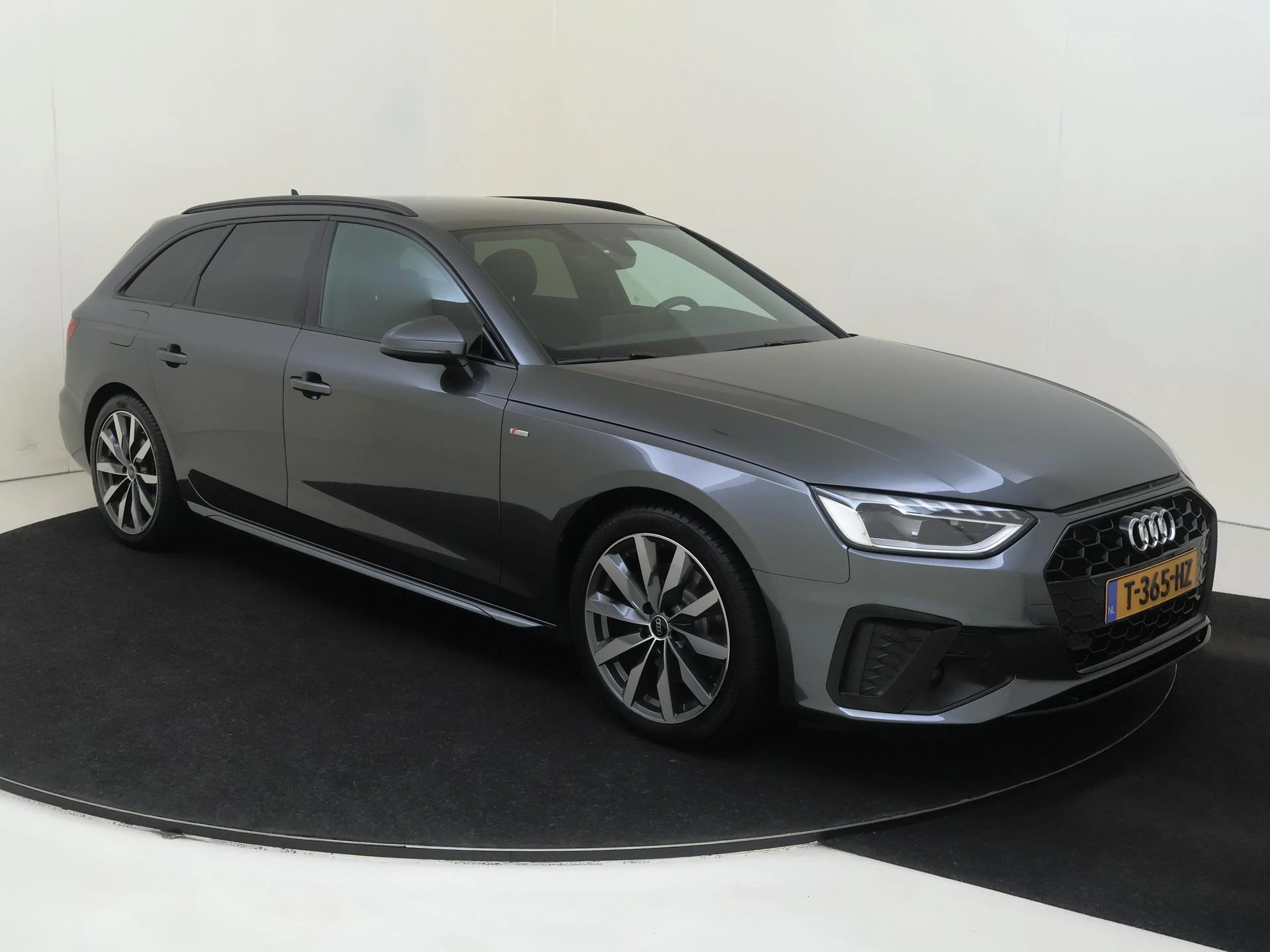 Audi A4 met kenteken T-365-HZ – autofoto 3