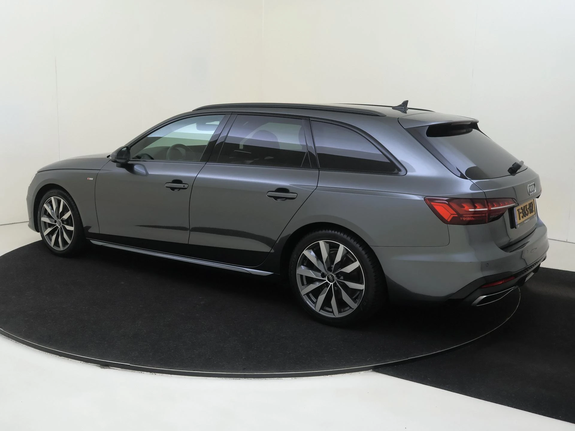 Audi A4 met kenteken T-365-HZ – autofoto 5