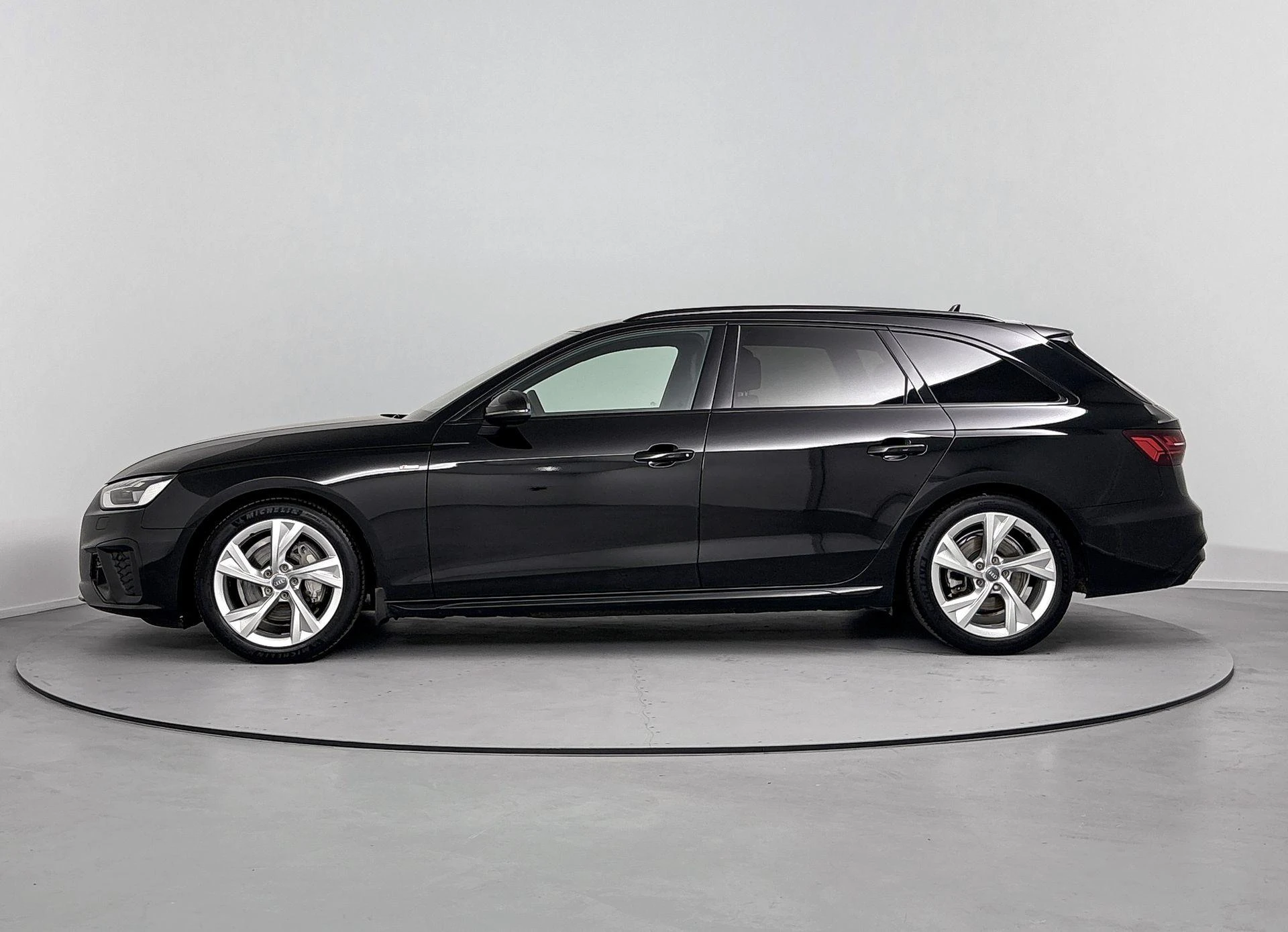 Audi A4 met kenteken T-799-JV – autofoto 4