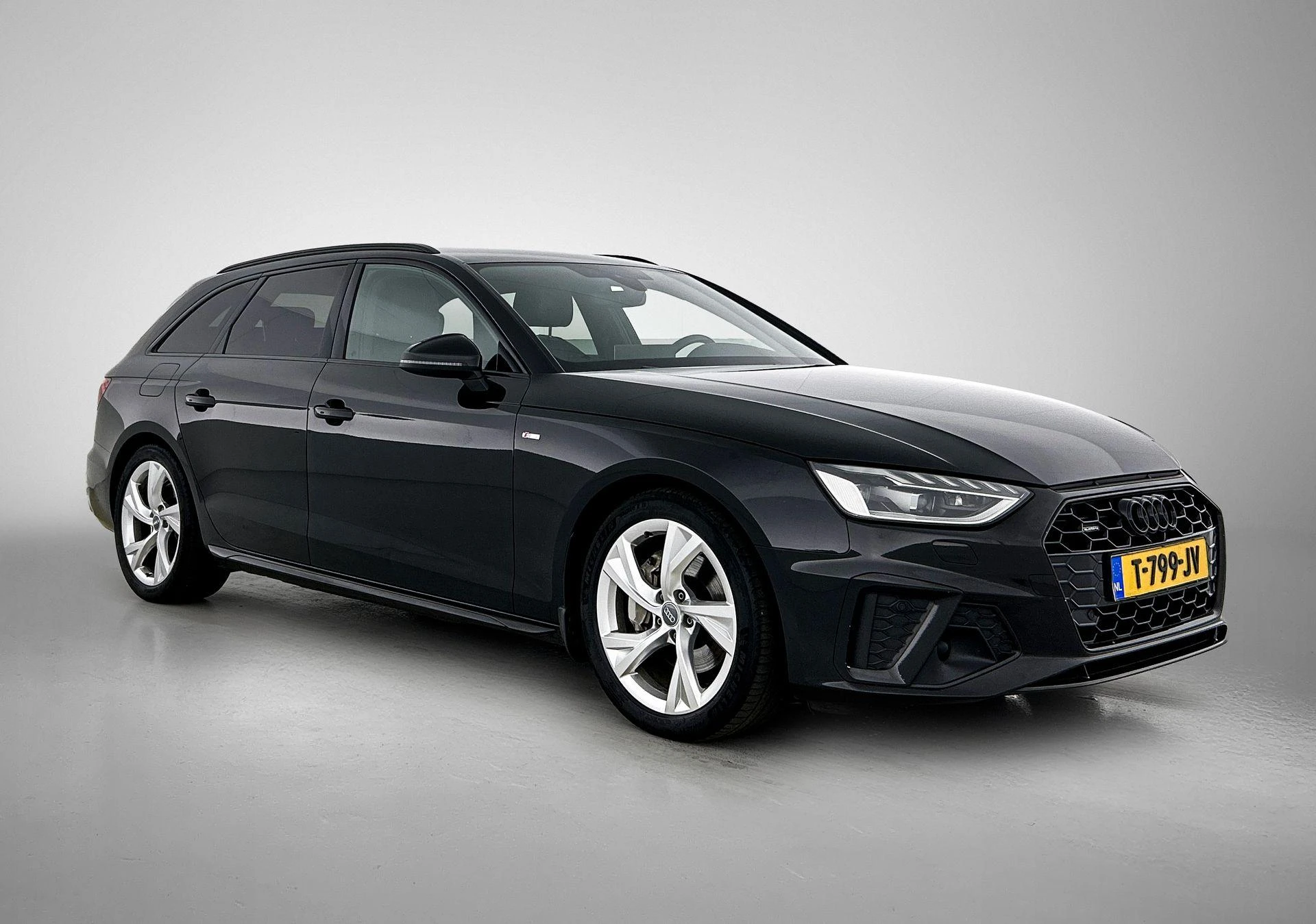 Audi A4 met kenteken T-799-JV – autofoto 5