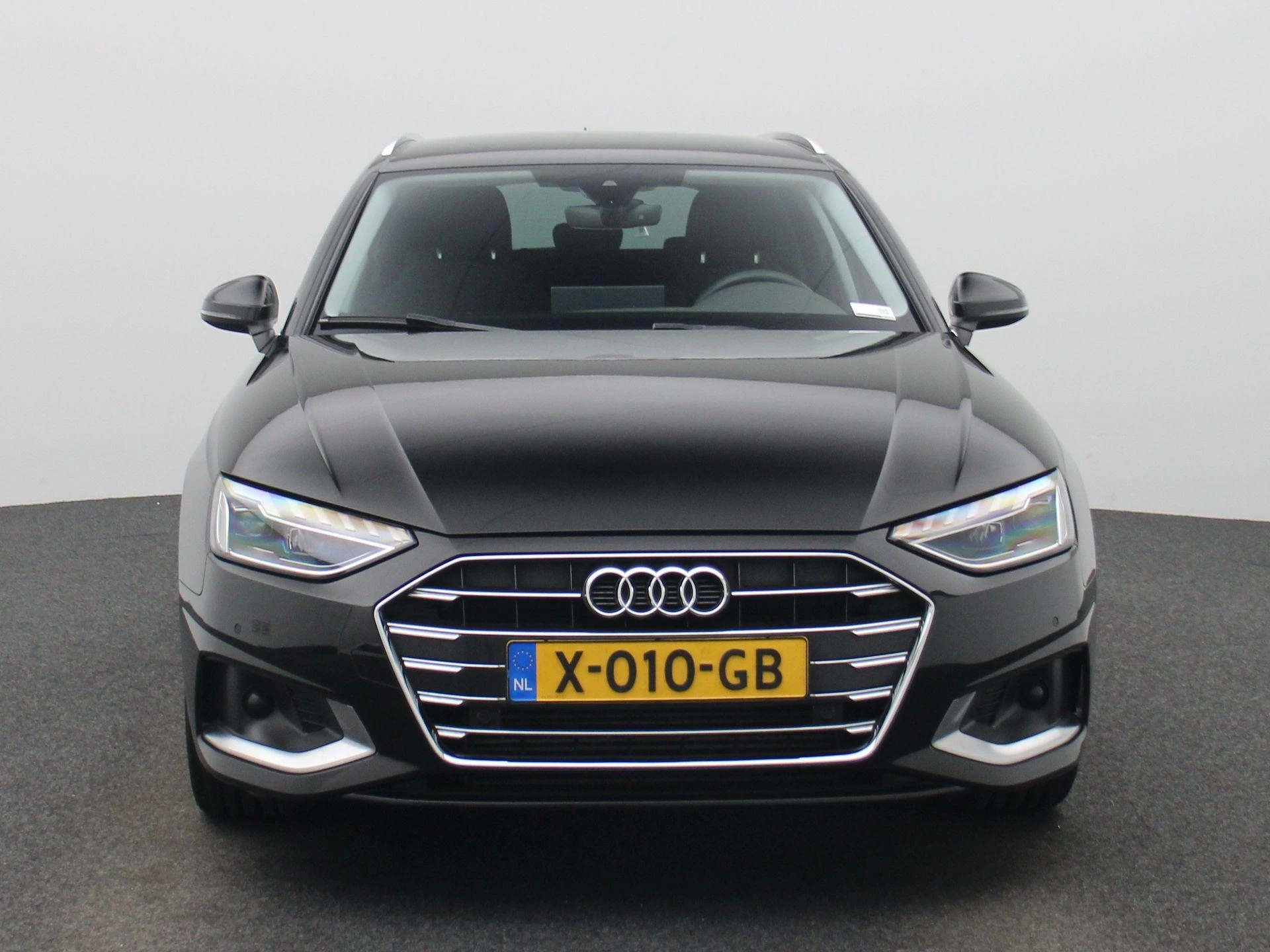 Audi A4 met kenteken X-010-GB – autofoto 4
