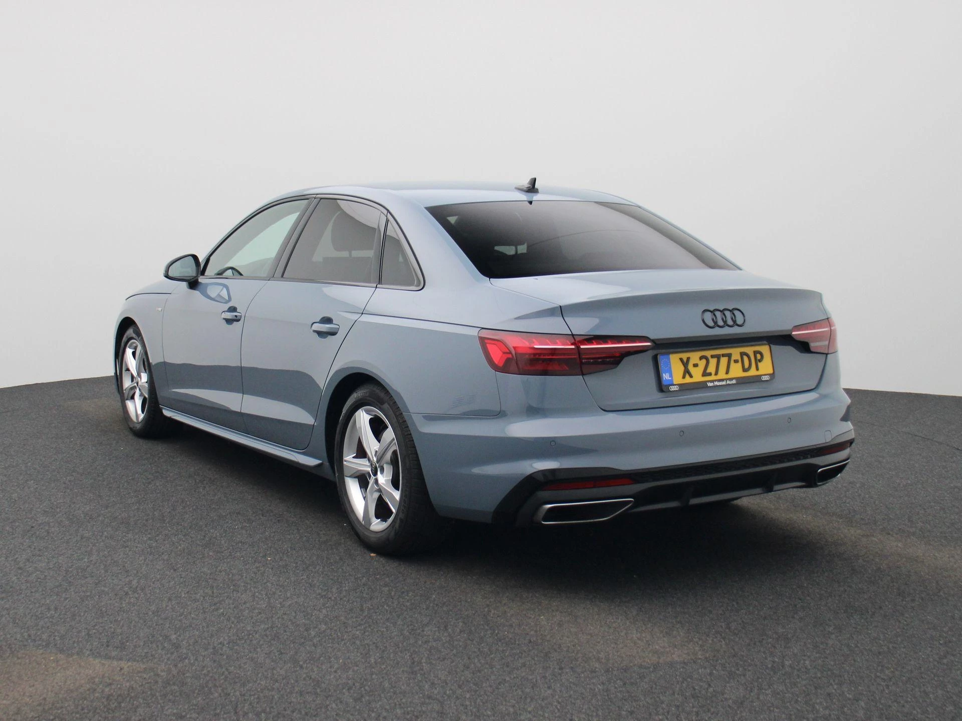 Audi A4 met kenteken X-277-DP – autofoto 4