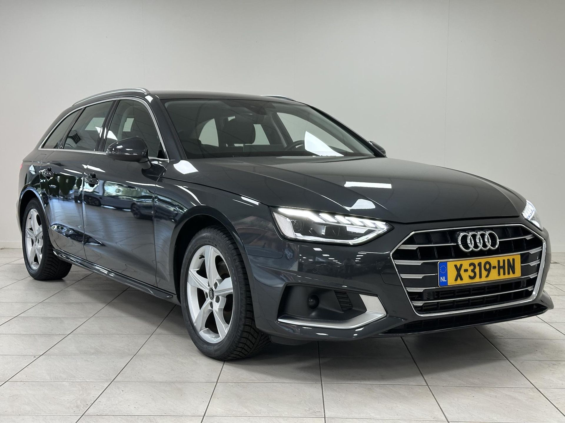 Audi A4 met kenteken X-319-HN – autofoto 5