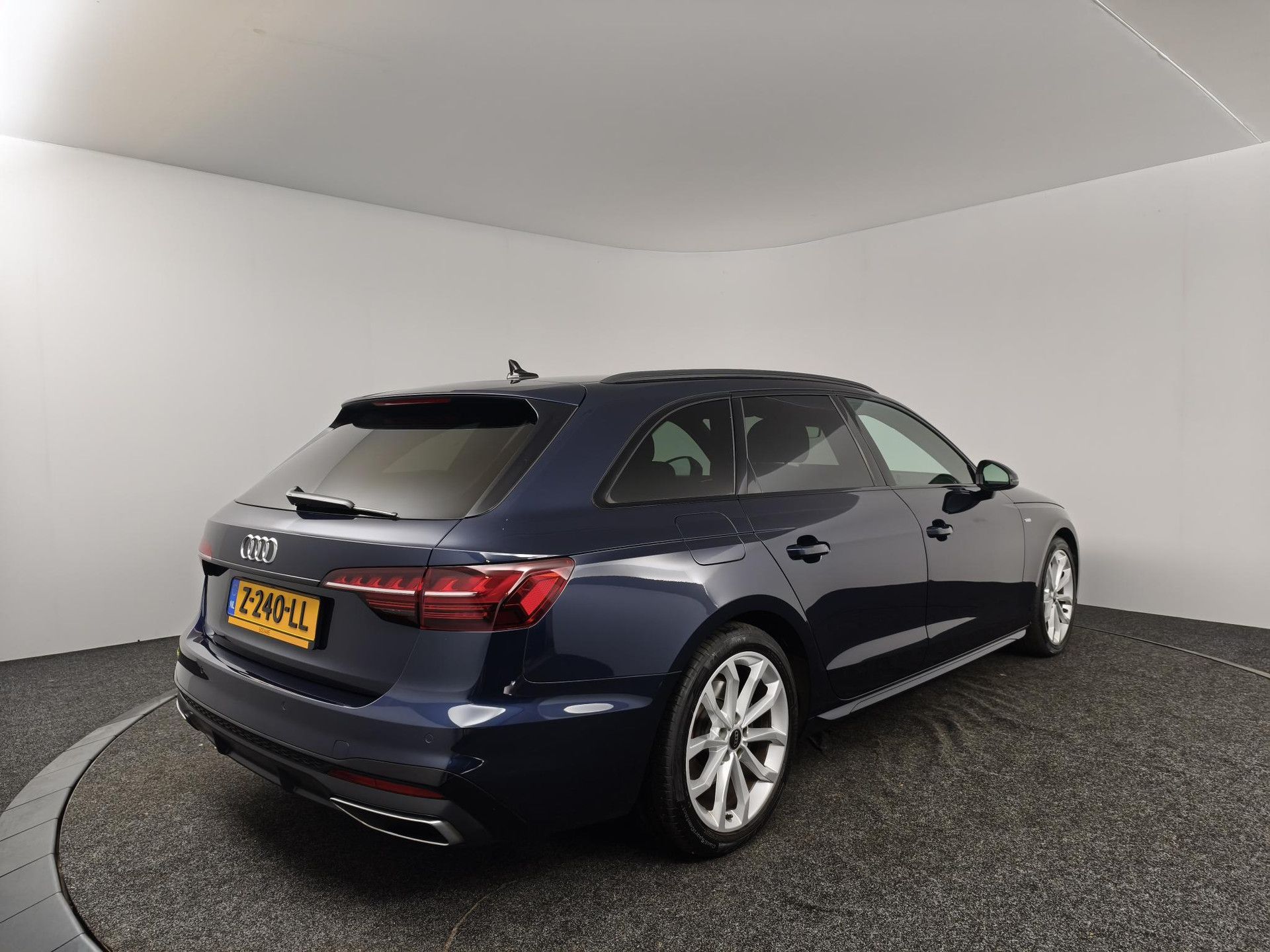 Audi A4 met kenteken Z-240-LL – autofoto 2