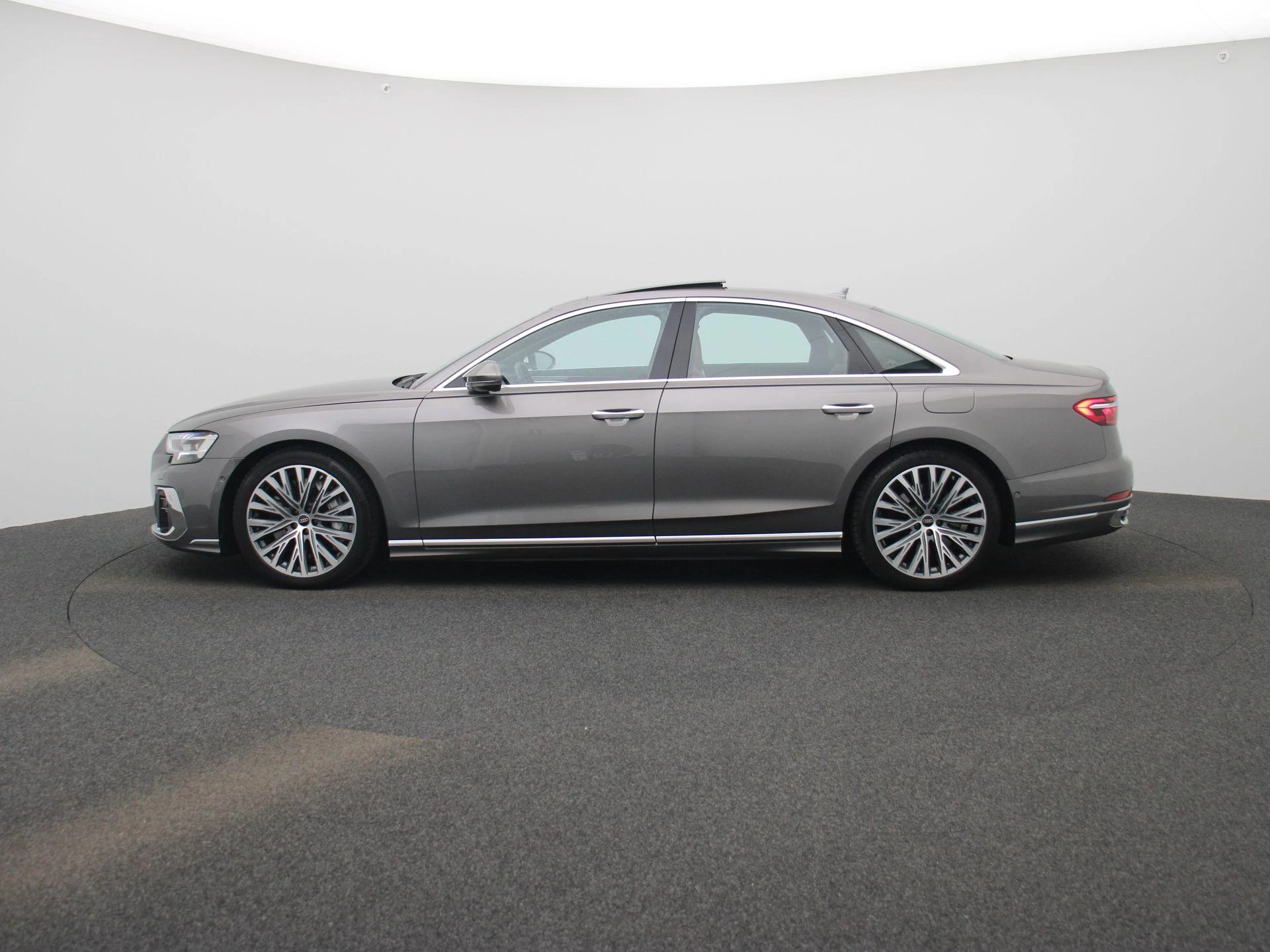 Audi A8 met kenteken 44100 – autofoto 5